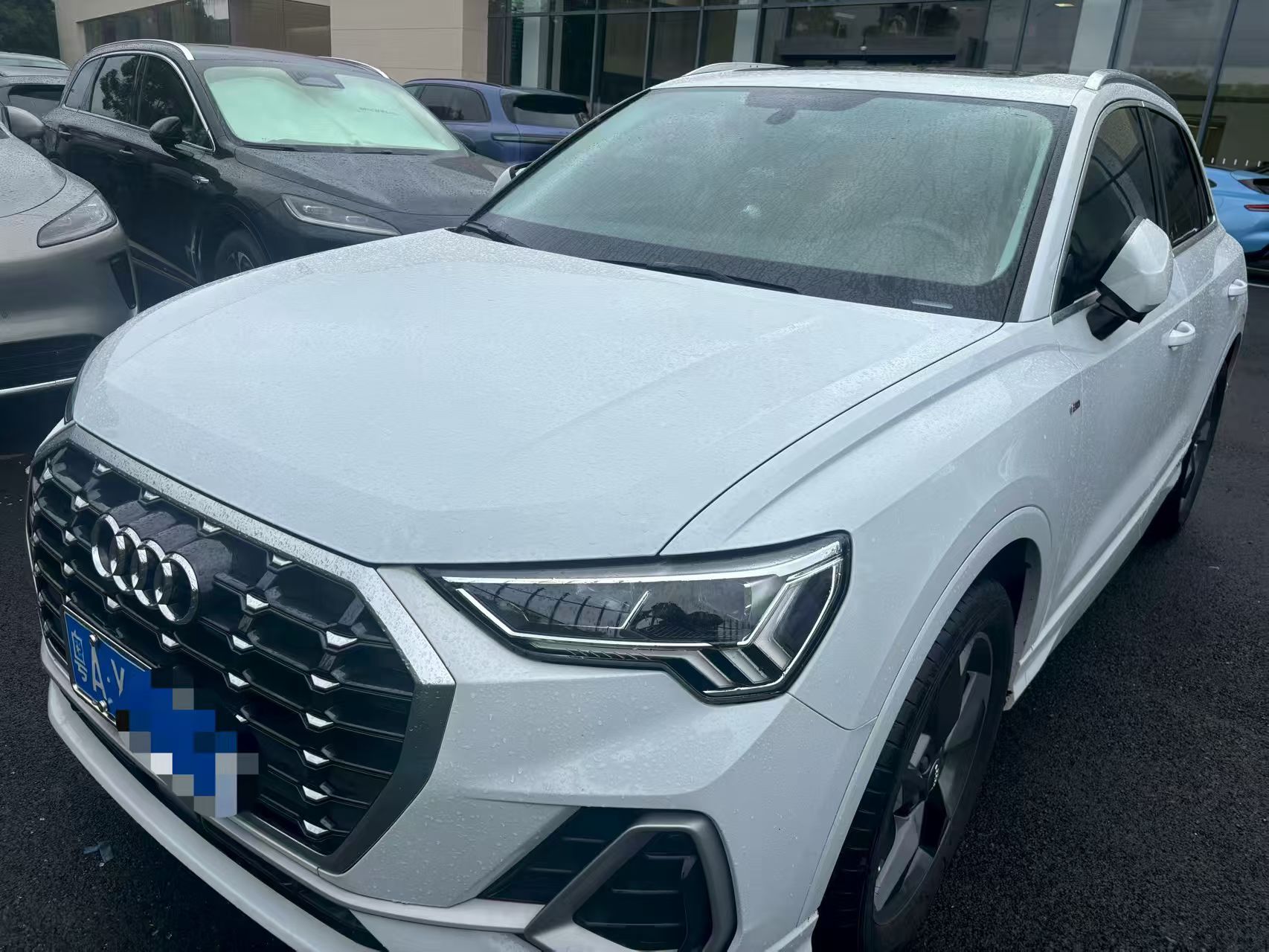 Audi Q3 2020 car image #2