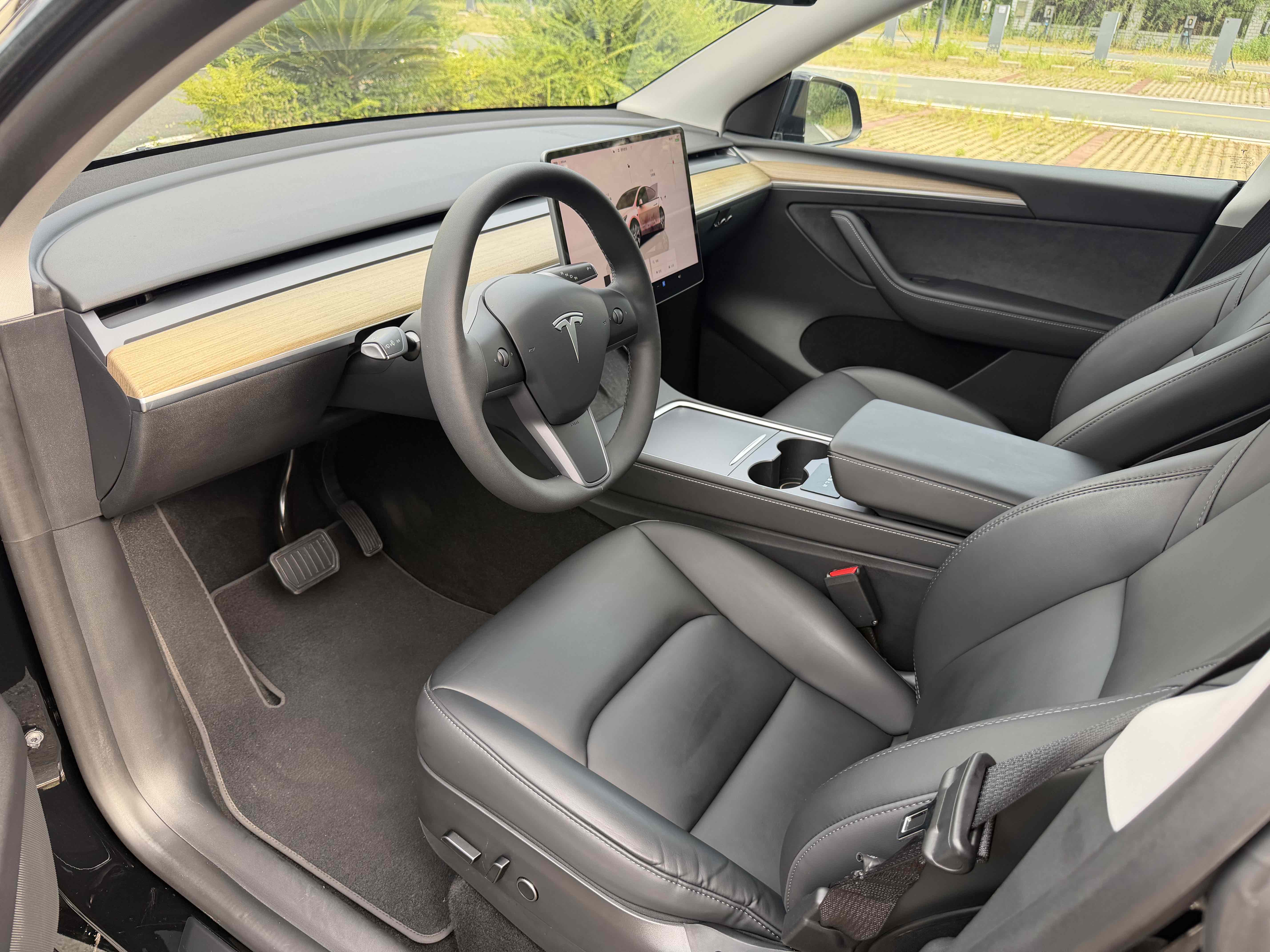 Tesla Model Y 2023 #6 Tesla Model Y 2023 car image #6