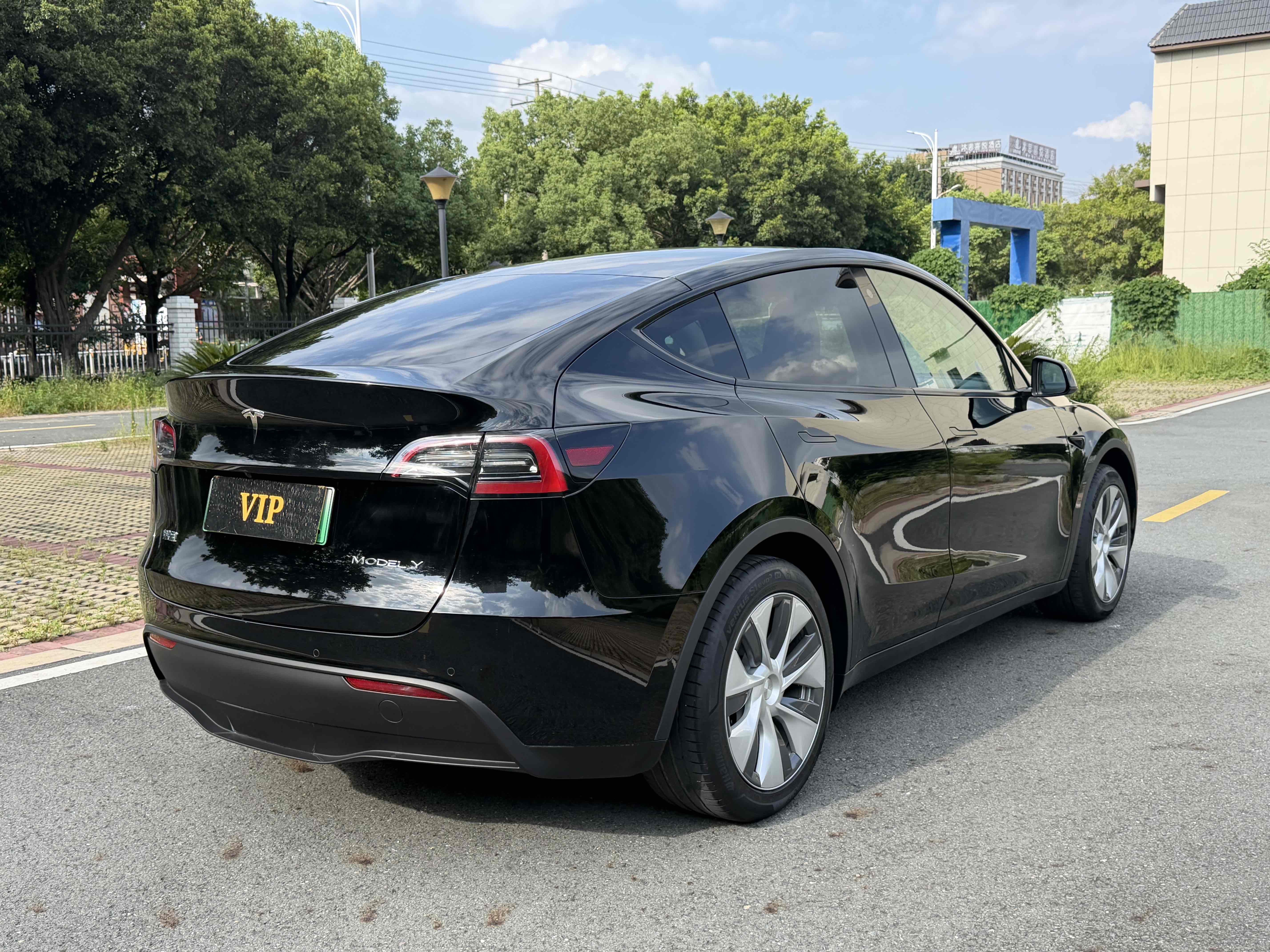 Tesla Model Y 2023 #9 Tesla Model Y 2023 car image #9