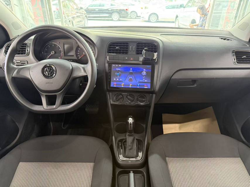 Volkswagen Polo 2018 car image #11
