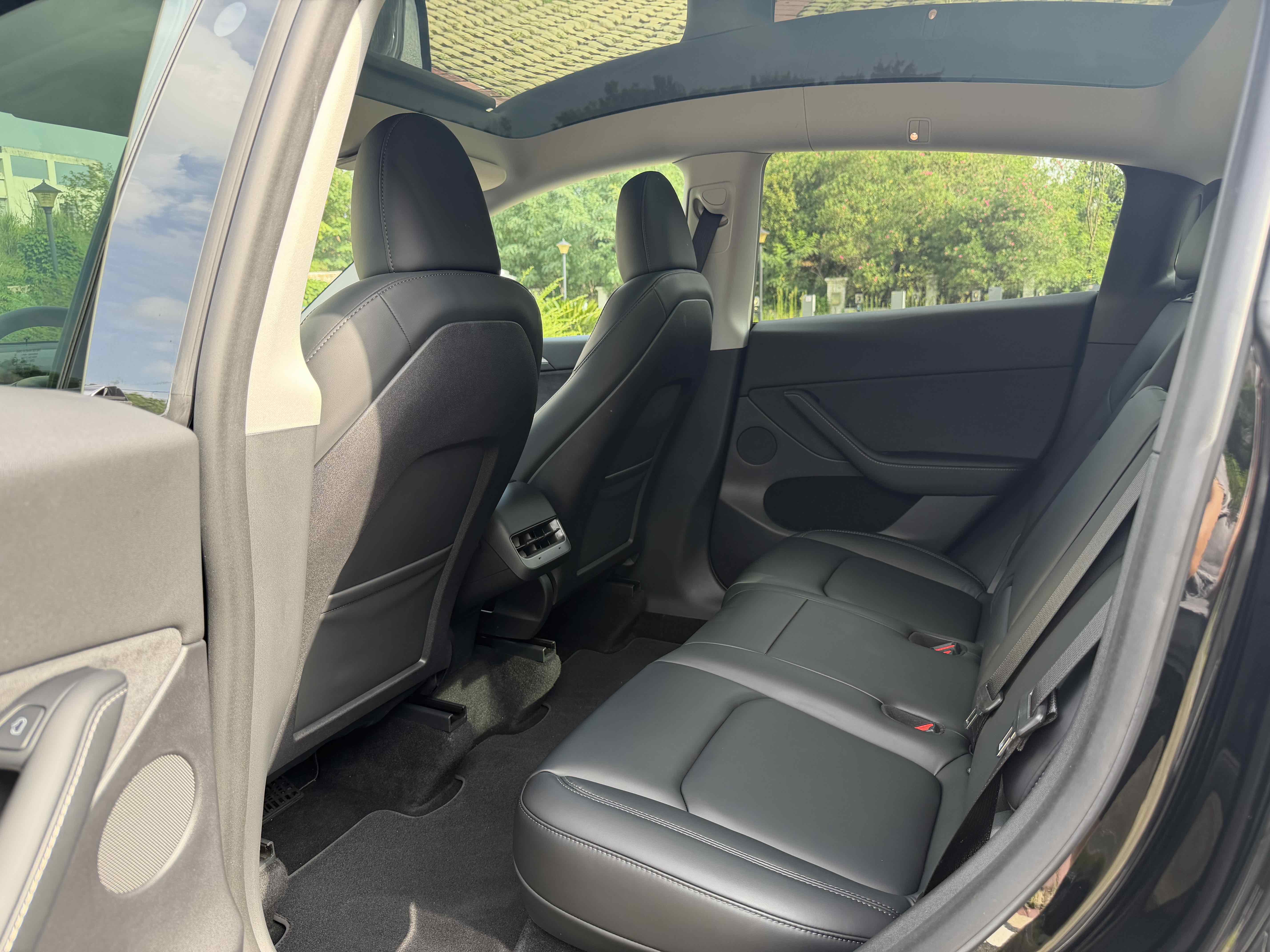 Tesla Model Y 2023 #8 Tesla Model Y 2023 car image #8