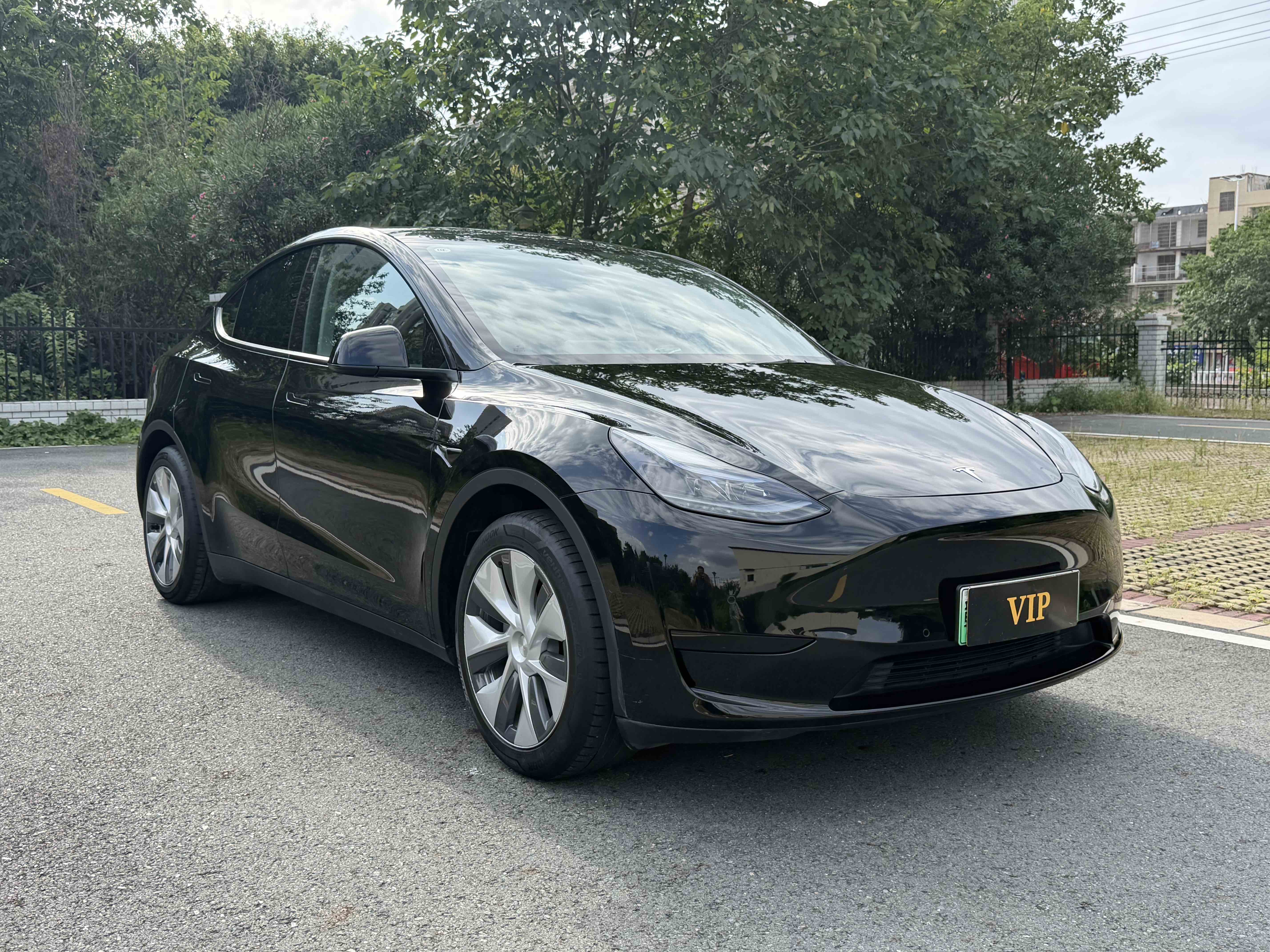 Tesla Model Y 2023 #5 Tesla Model Y 2023 car image #5