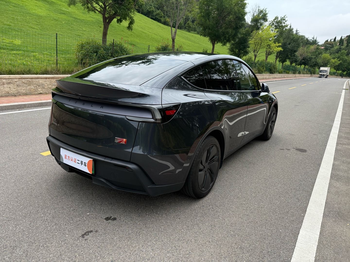 Tesla Model Y 2025 car image #8