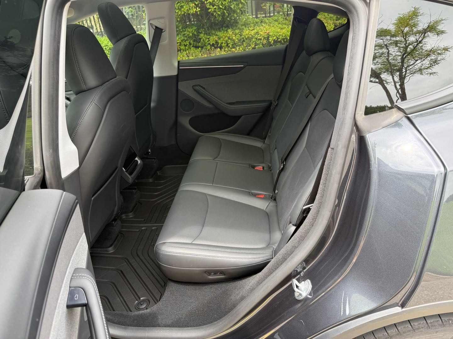 Tesla Model Y 2025 car image #11