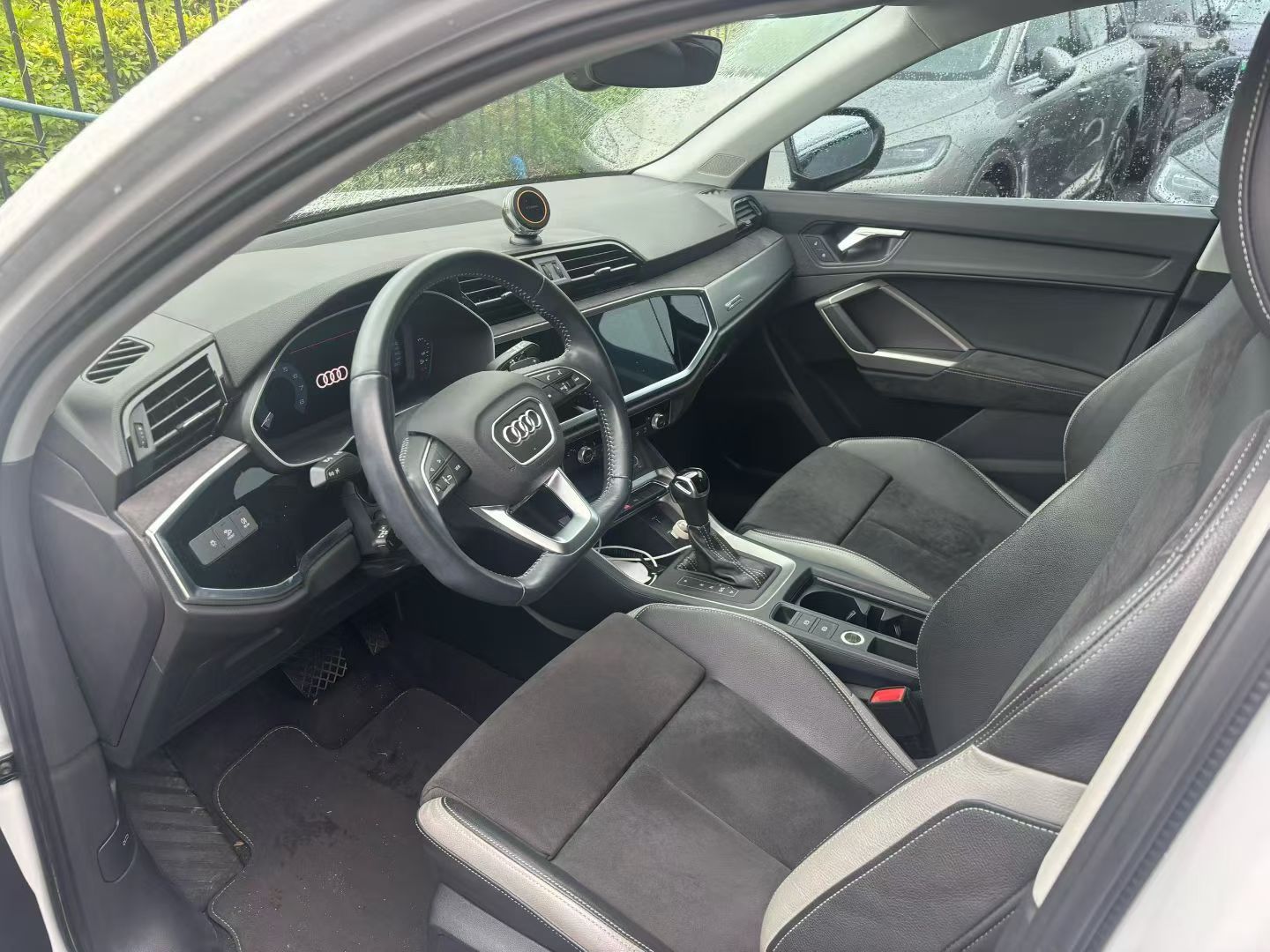 Audi Q3 2020 car image #5