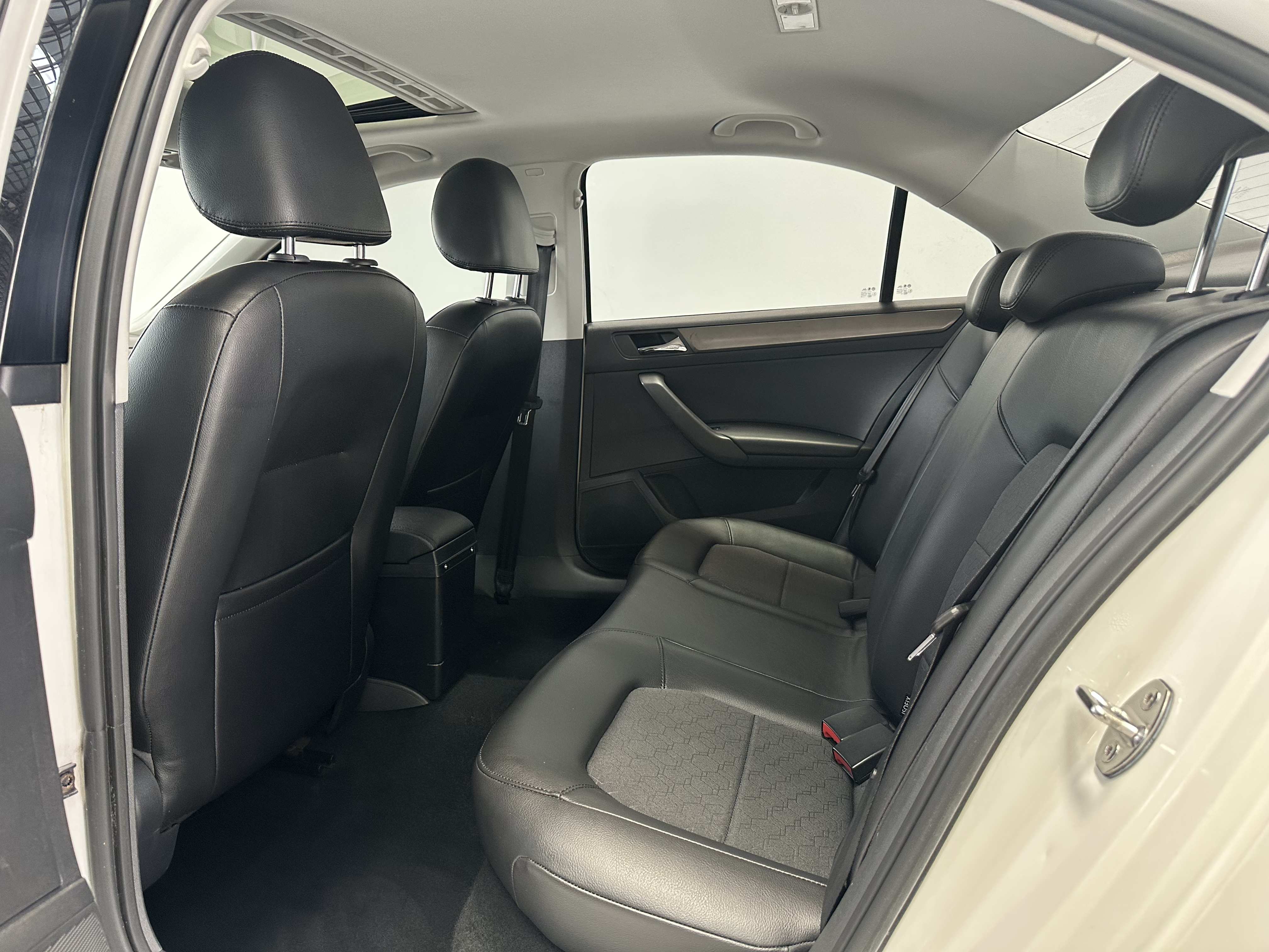 Volkswagen Santana 2016 car image #10
