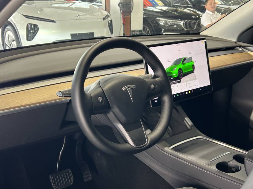 Tesla Model Y 2022 #4 Tesla Model Y 2022 car image #4