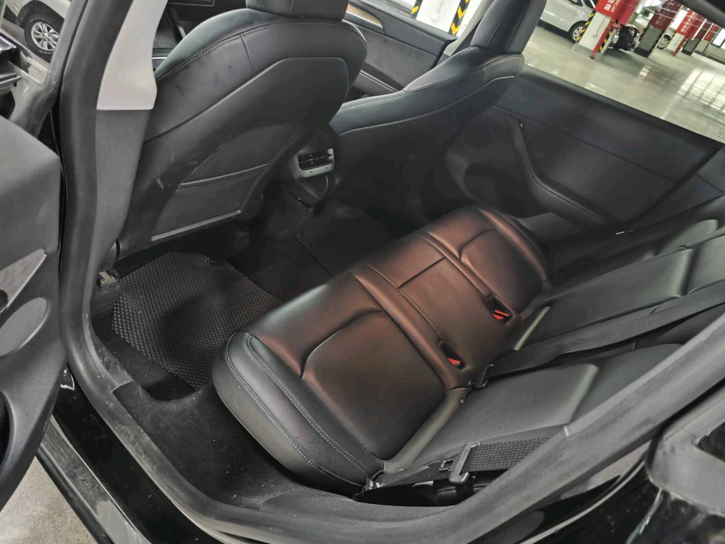 Tesla Model Y 2022 car image #11