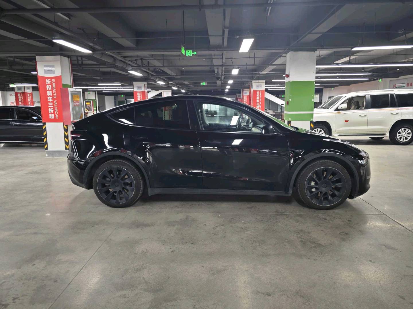 Tesla Model Y 2022 car image #10