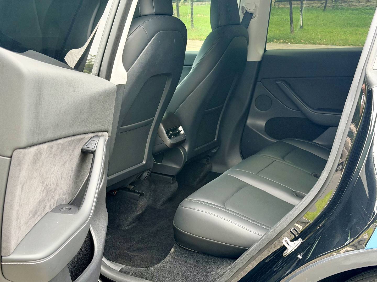 Tesla Model Y 2021 #8 Tesla Model Y 2021 car image #8