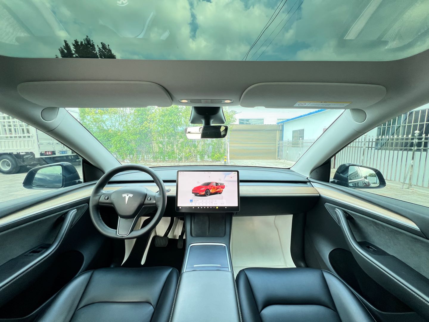 Tesla Model Y 2023 #8 Tesla Model Y 2023 car image #8