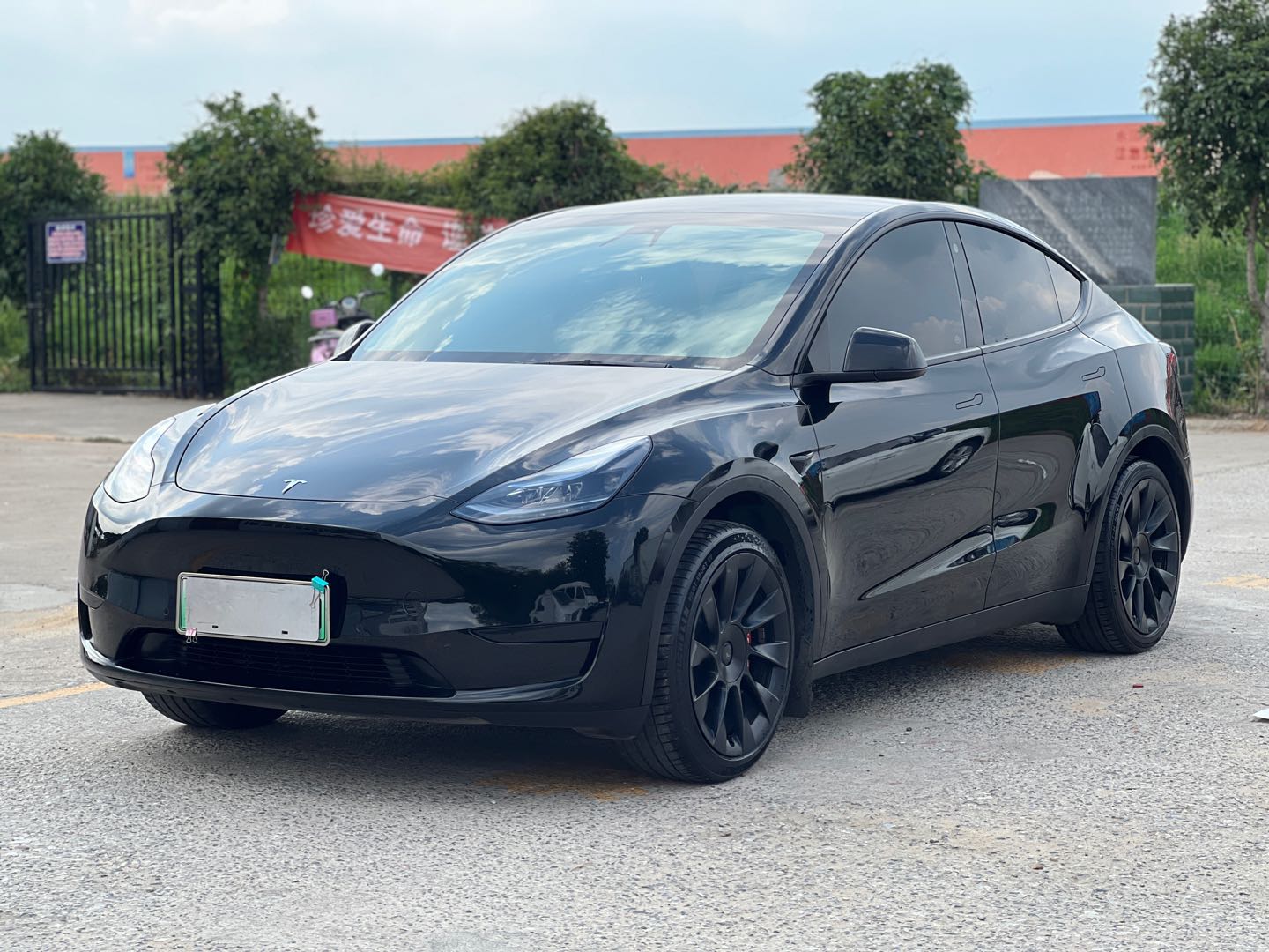 Tesla Model Y 2023 #2 Tesla Model Y 2023 car image #2