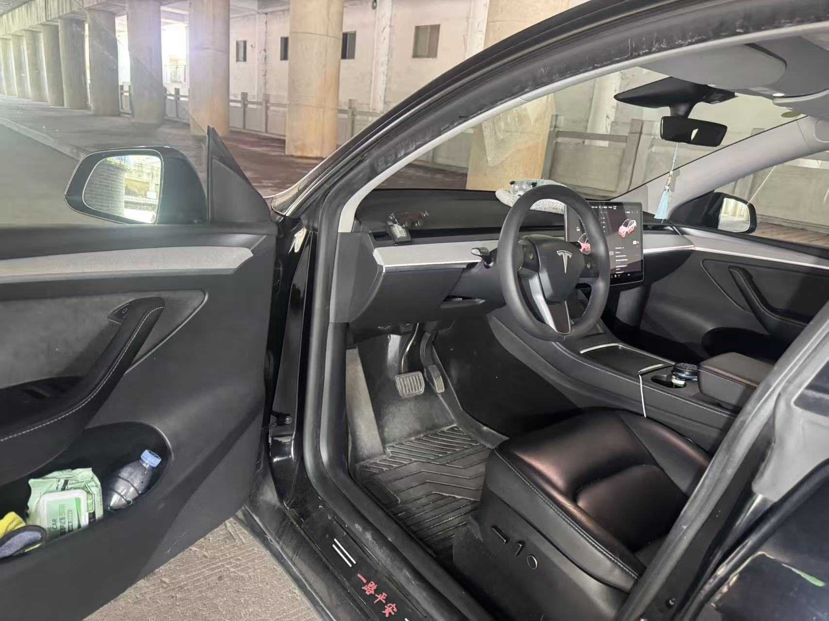 Tesla Model Y 2023 car image #4