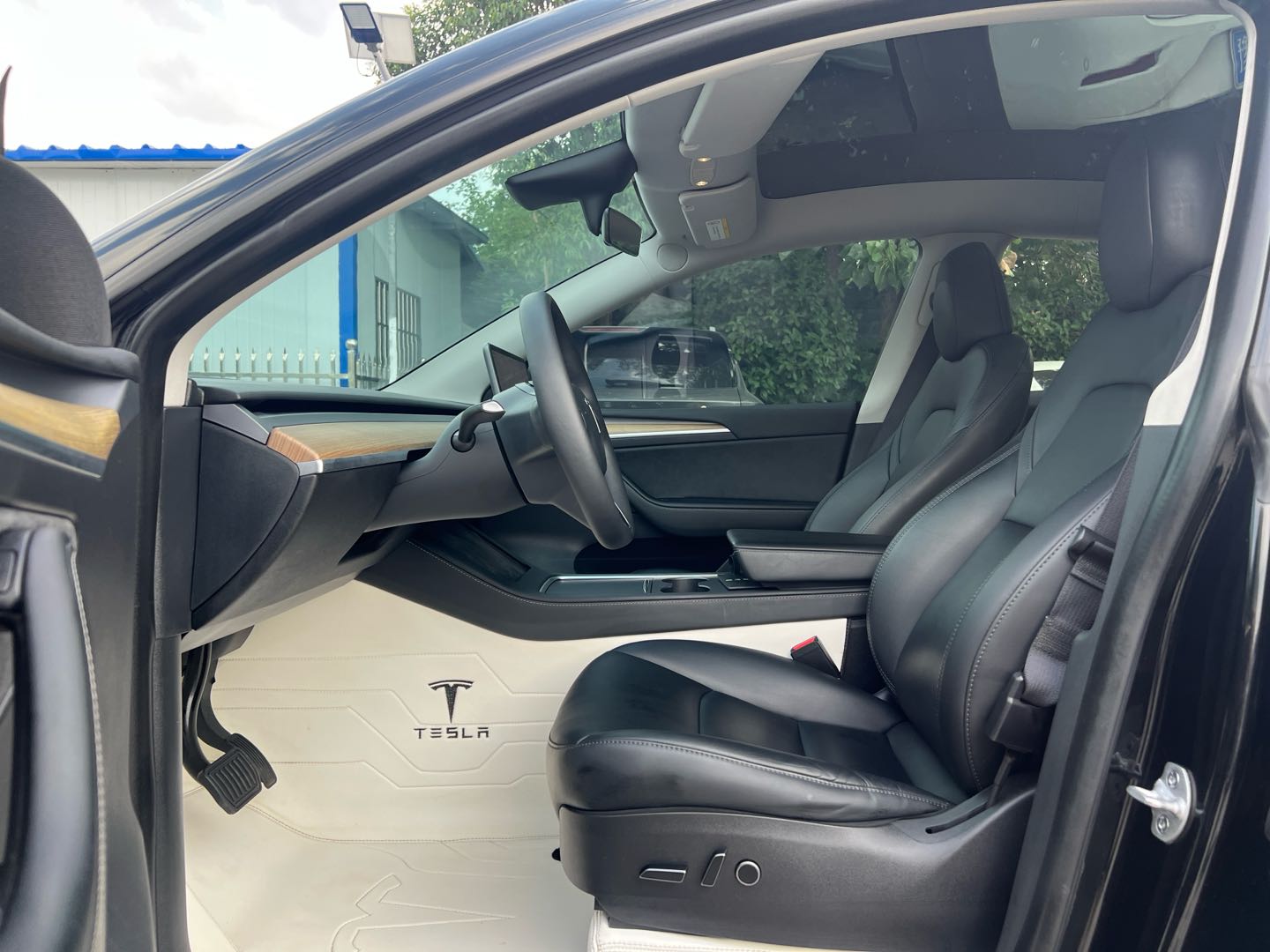 Tesla Model Y 2023 #6 Tesla Model Y 2023 car image #6