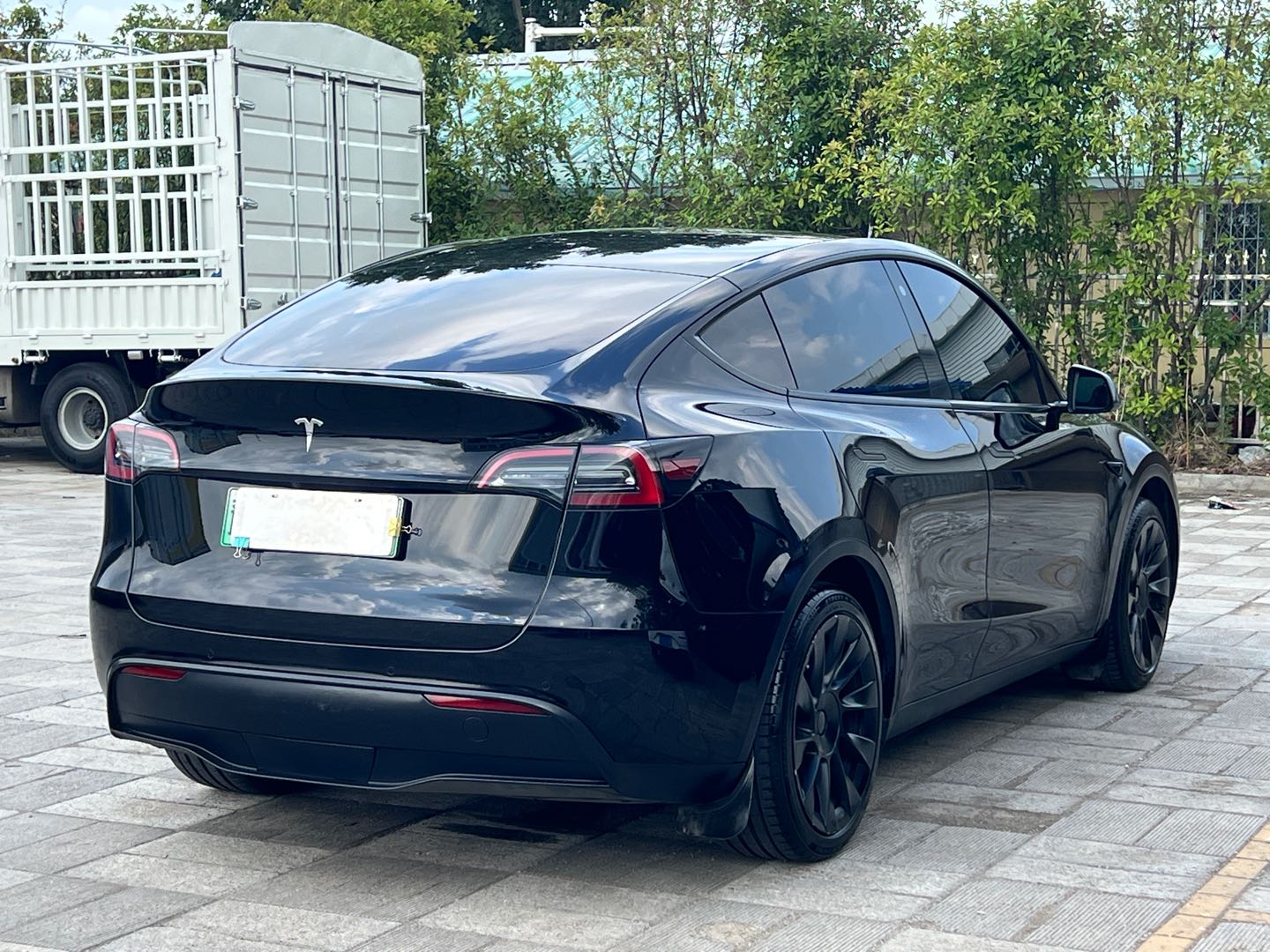 Tesla Model Y 2023 #11 Tesla Model Y 2023 car image #11