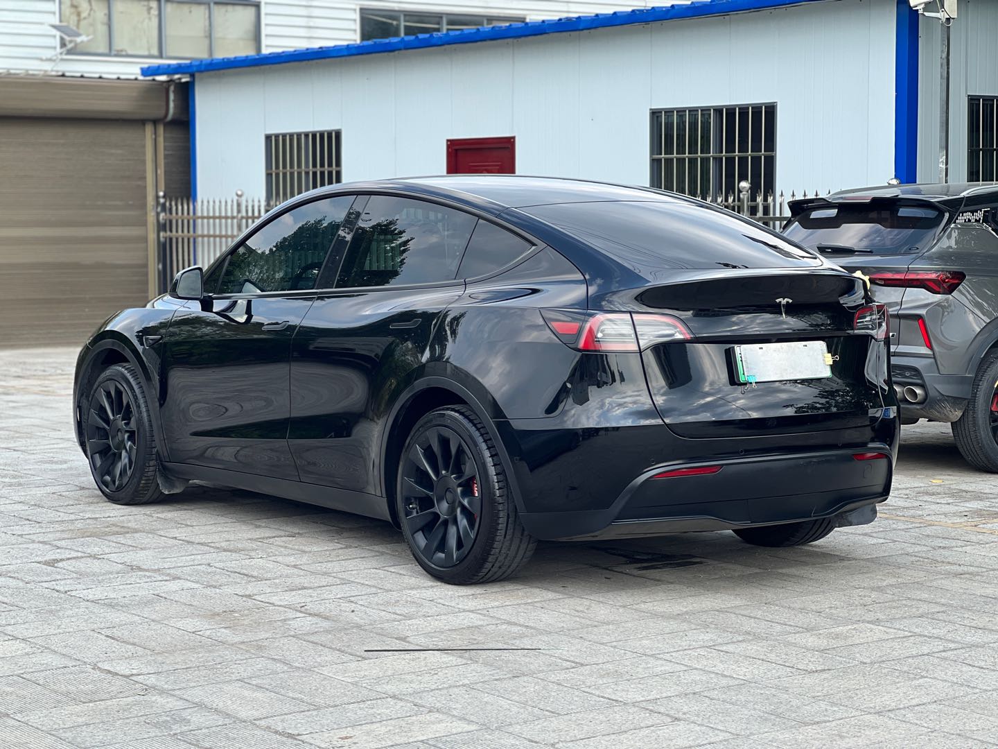 Tesla Model Y 2023 #12 Tesla Model Y 2023 car image #12