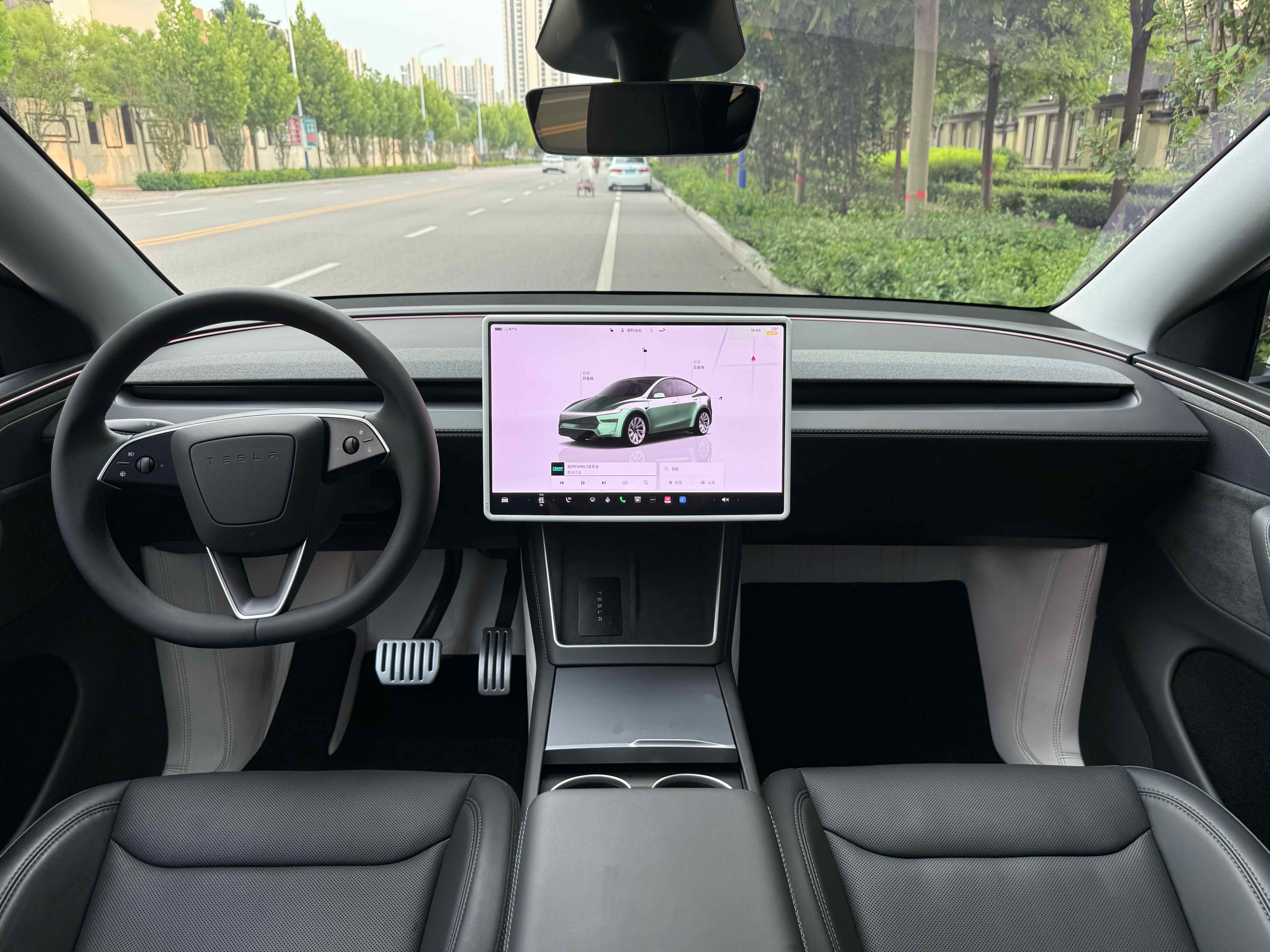 Tesla Model Y 2025 #7 Tesla Model Y 2025 car image #7