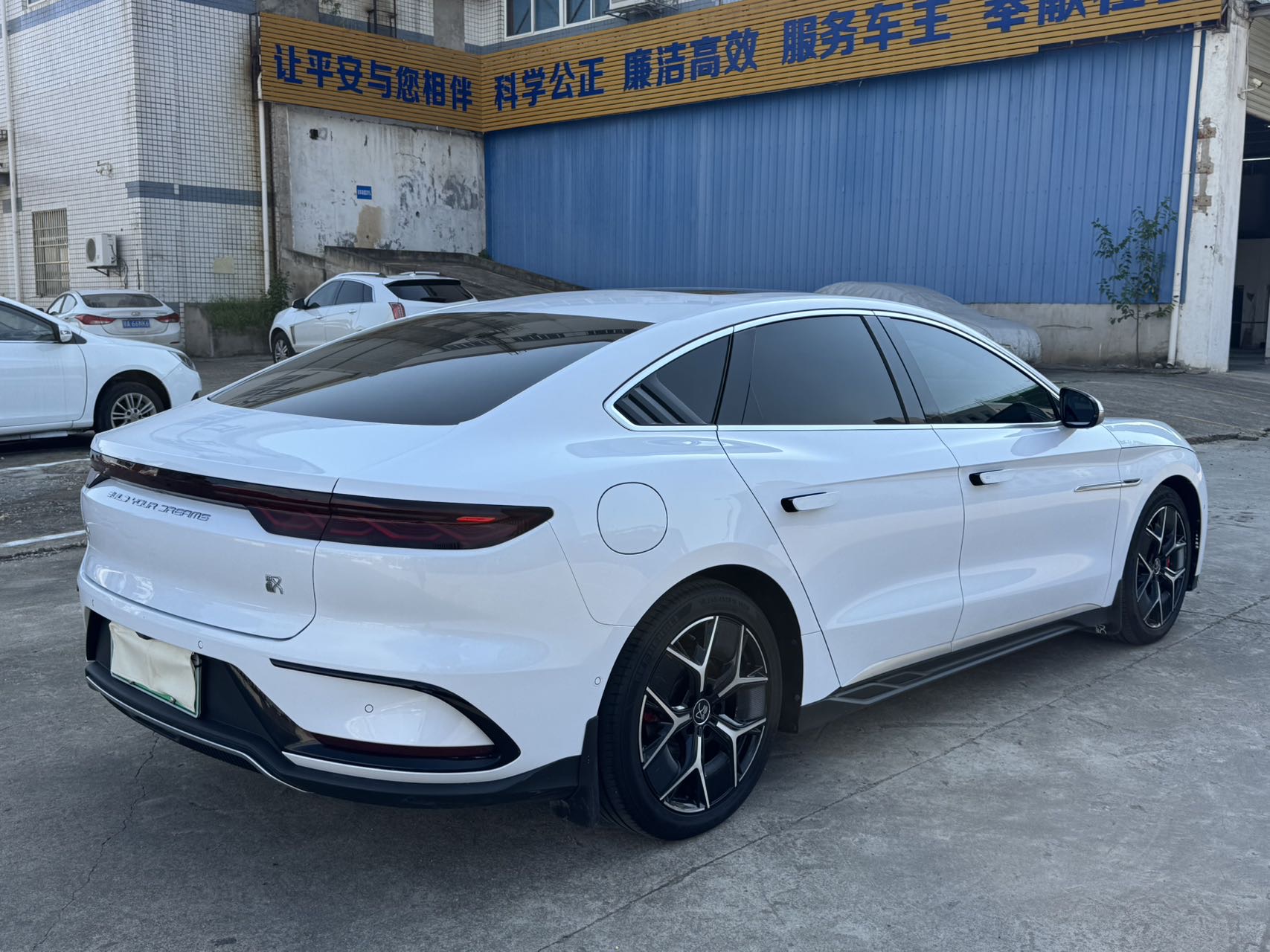BYD Han 2022 car image #10
