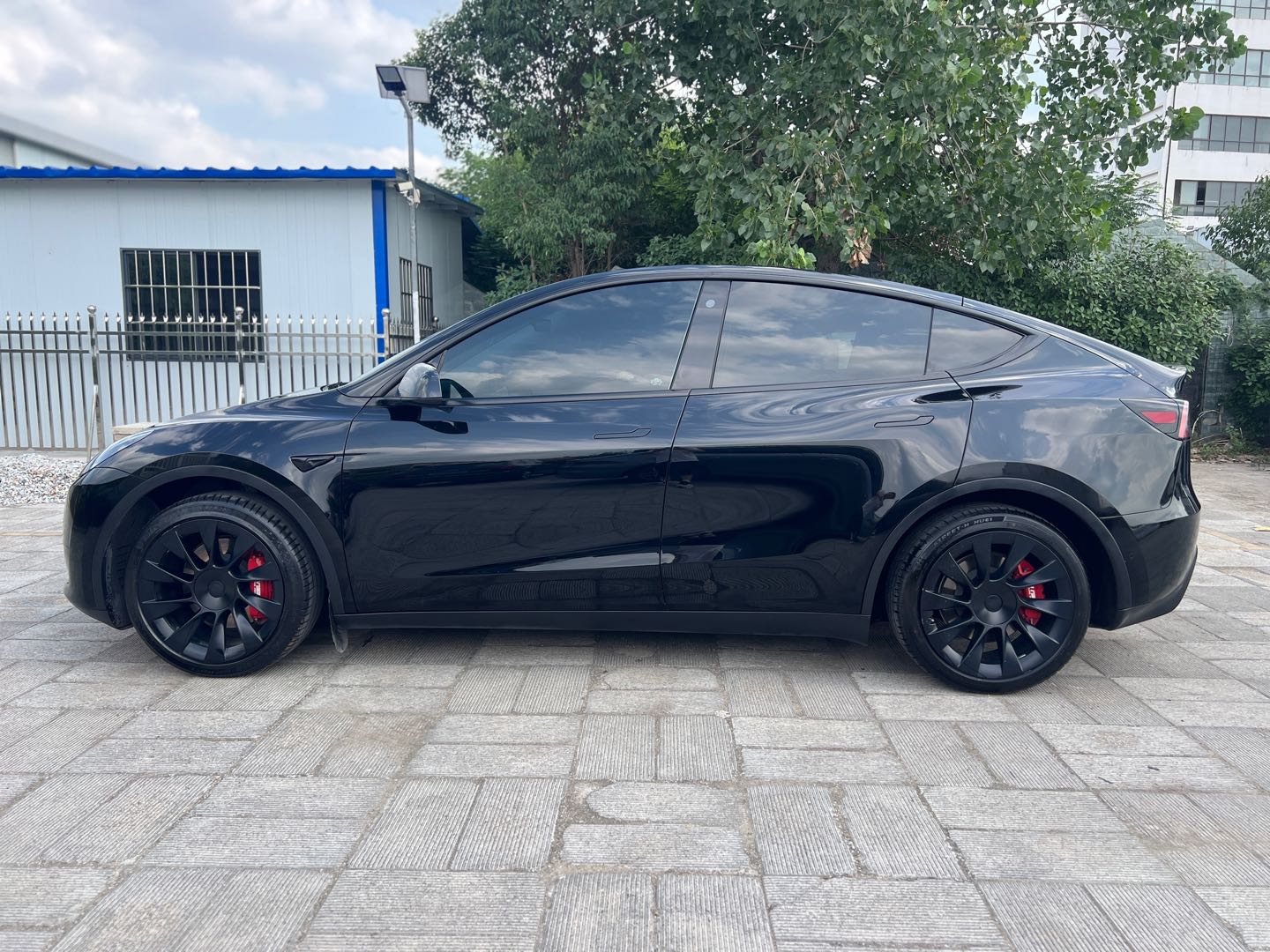 Tesla Model Y 2023 #9 Tesla Model Y 2023 car image #9