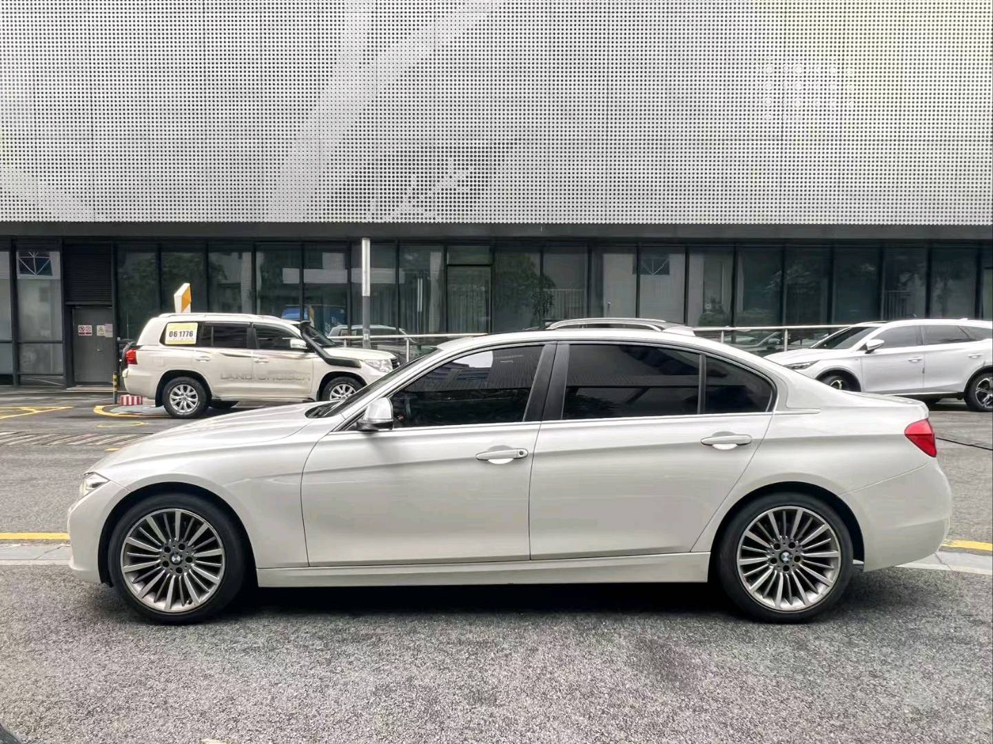 BMW 3 Series 2019 #5 BMW 3 Series 2019 car image #5