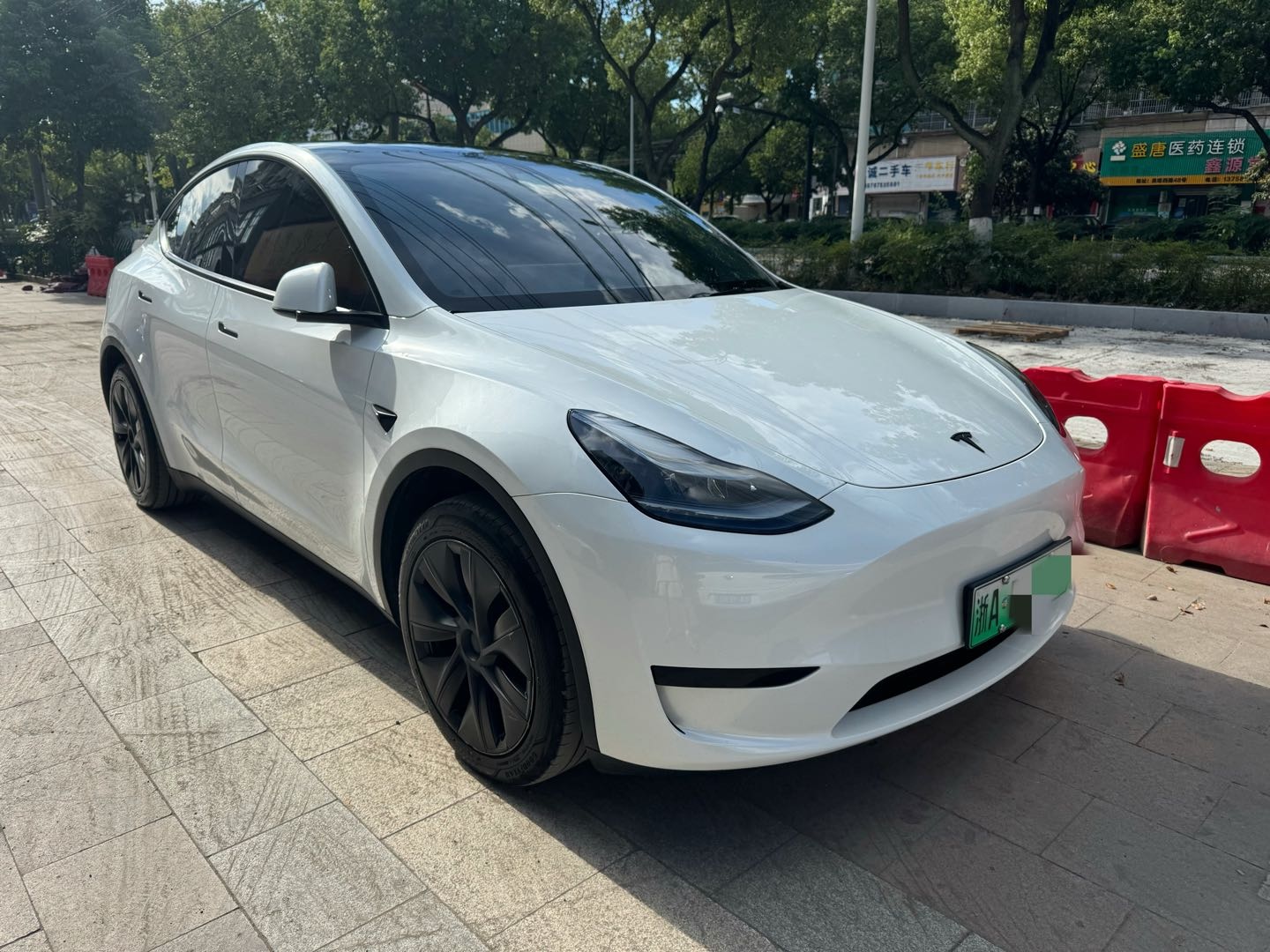 Tesla Model Y 2024 #4 Tesla Model Y 2024 car image #4
