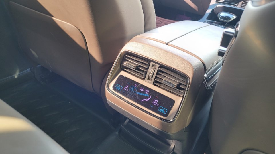 BYD Han 2022 car image #16