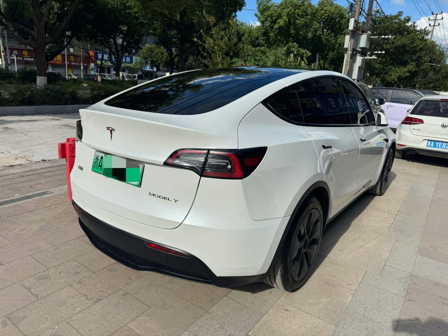 Tesla Model Y 2024 #5 Tesla Model Y 2024 car image #5