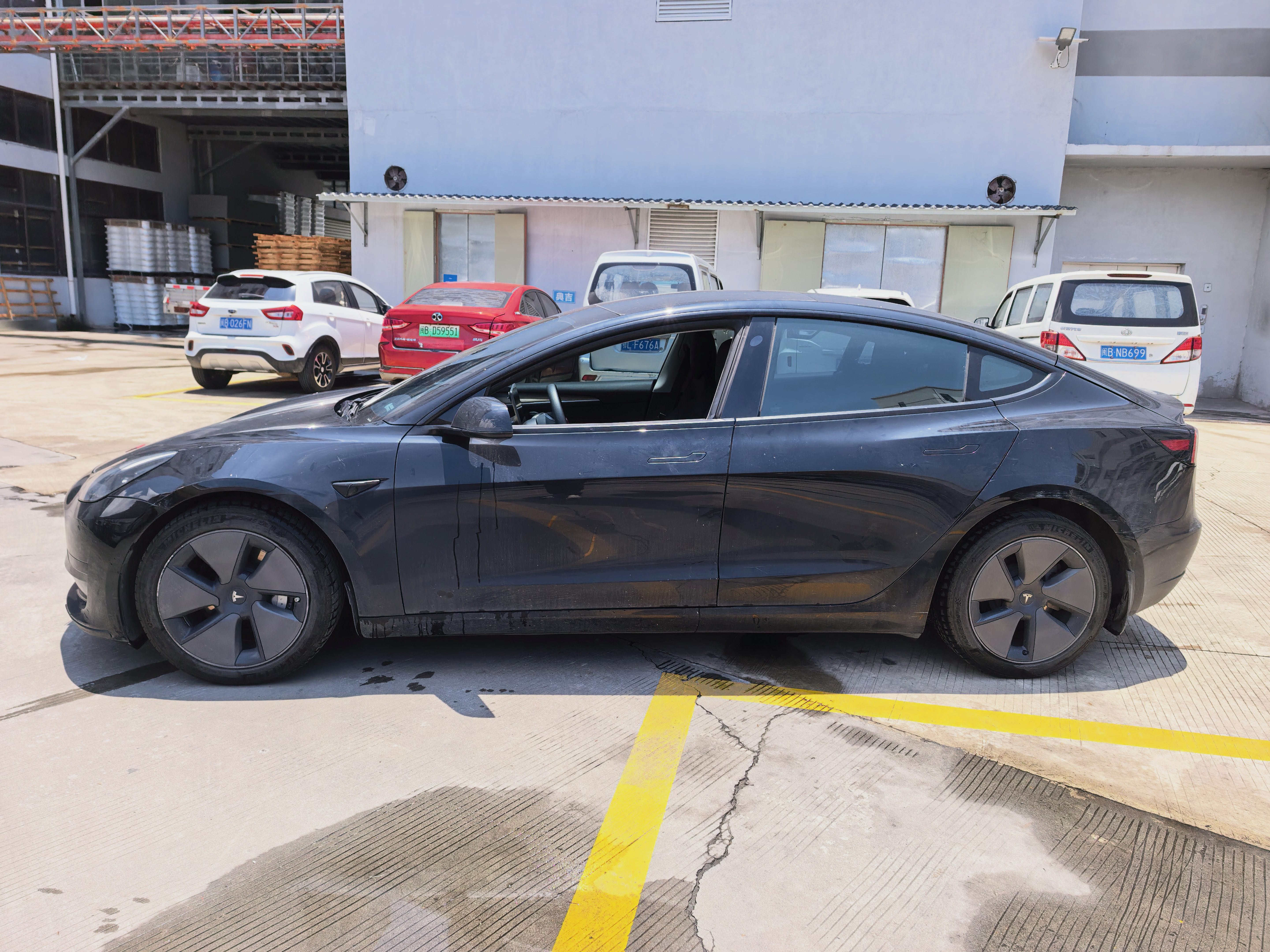 Tesla Model 3 2022 car image #10