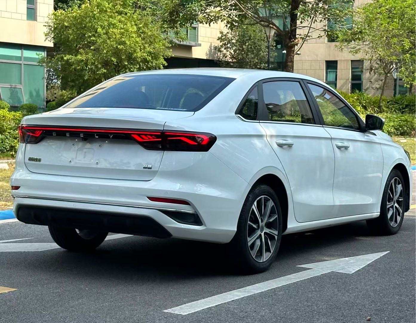 GEELY Emgrand 2021 car image #12