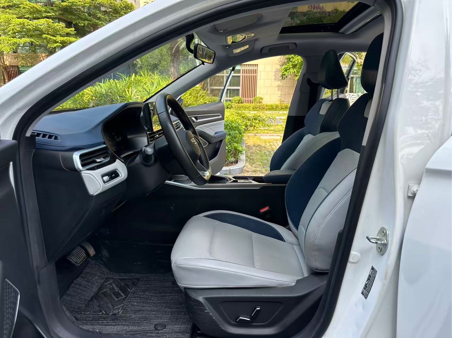 GEELY Emgrand 2021 car image #13