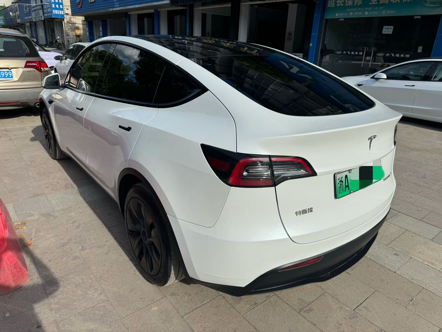 Tesla Model Y 2024 #6 Tesla Model Y 2024 car image #6
