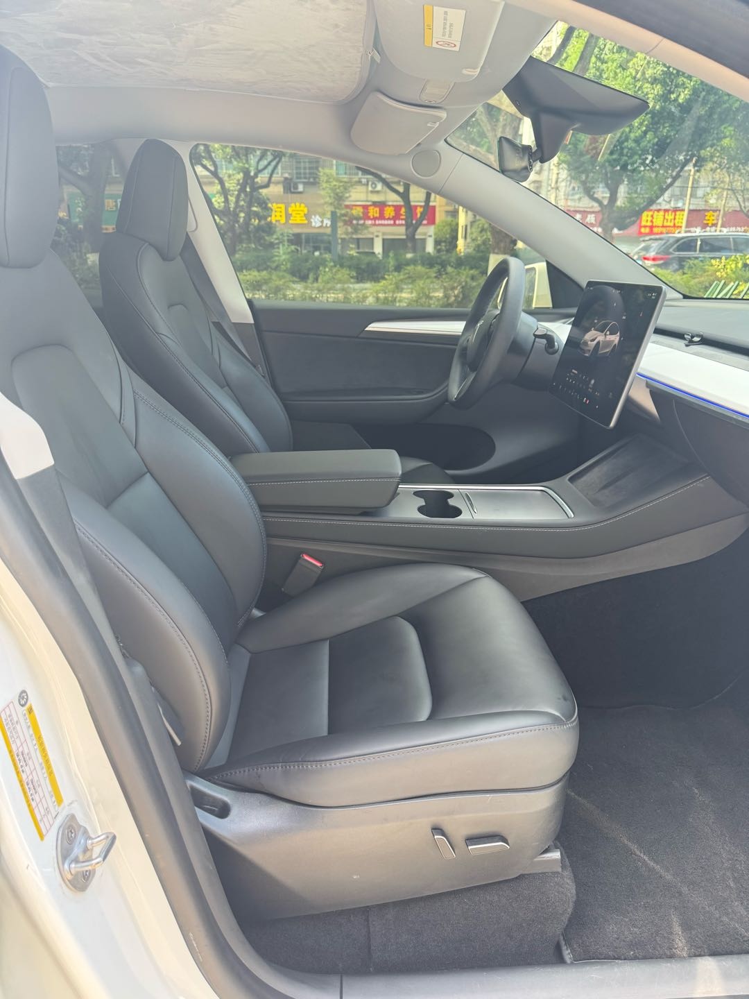 Tesla Model Y 2024 #8 Tesla Model Y 2024 car image #8