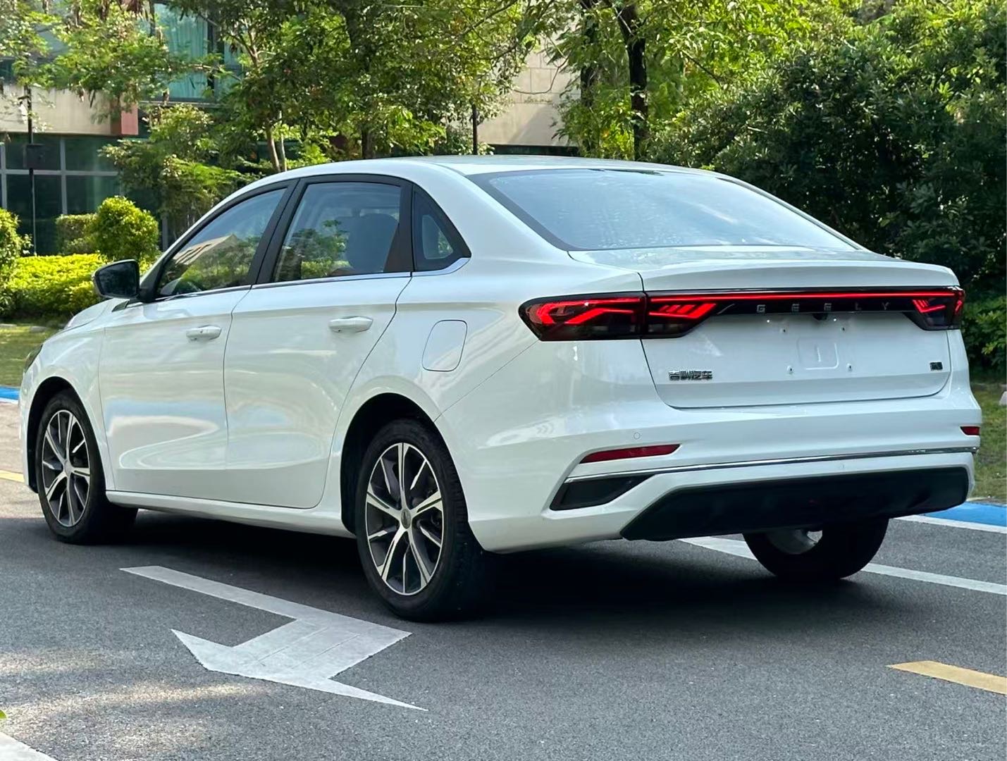 GEELY Emgrand 2021 car image #10