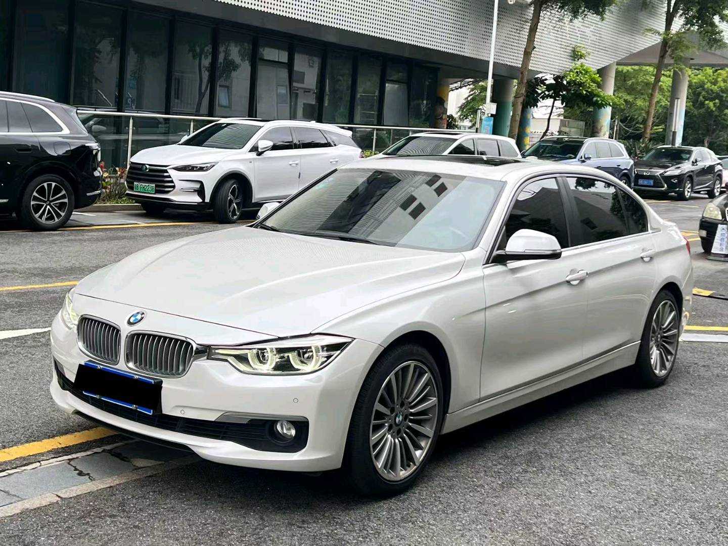 BMW 3 Series 2019 #2 BMW 3 Series 2019 car image #2