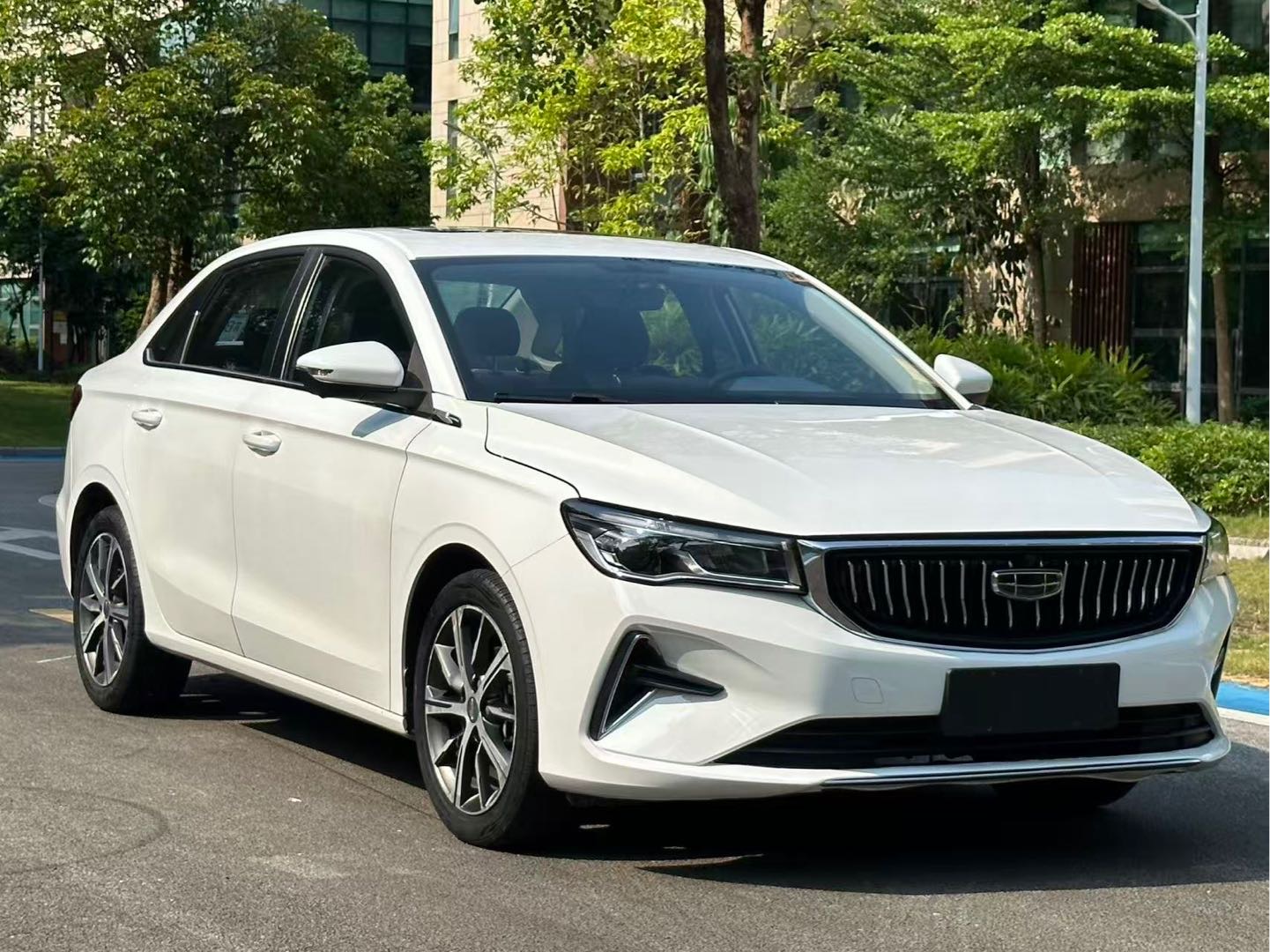 GEELY Emgrand 2021 car image #9