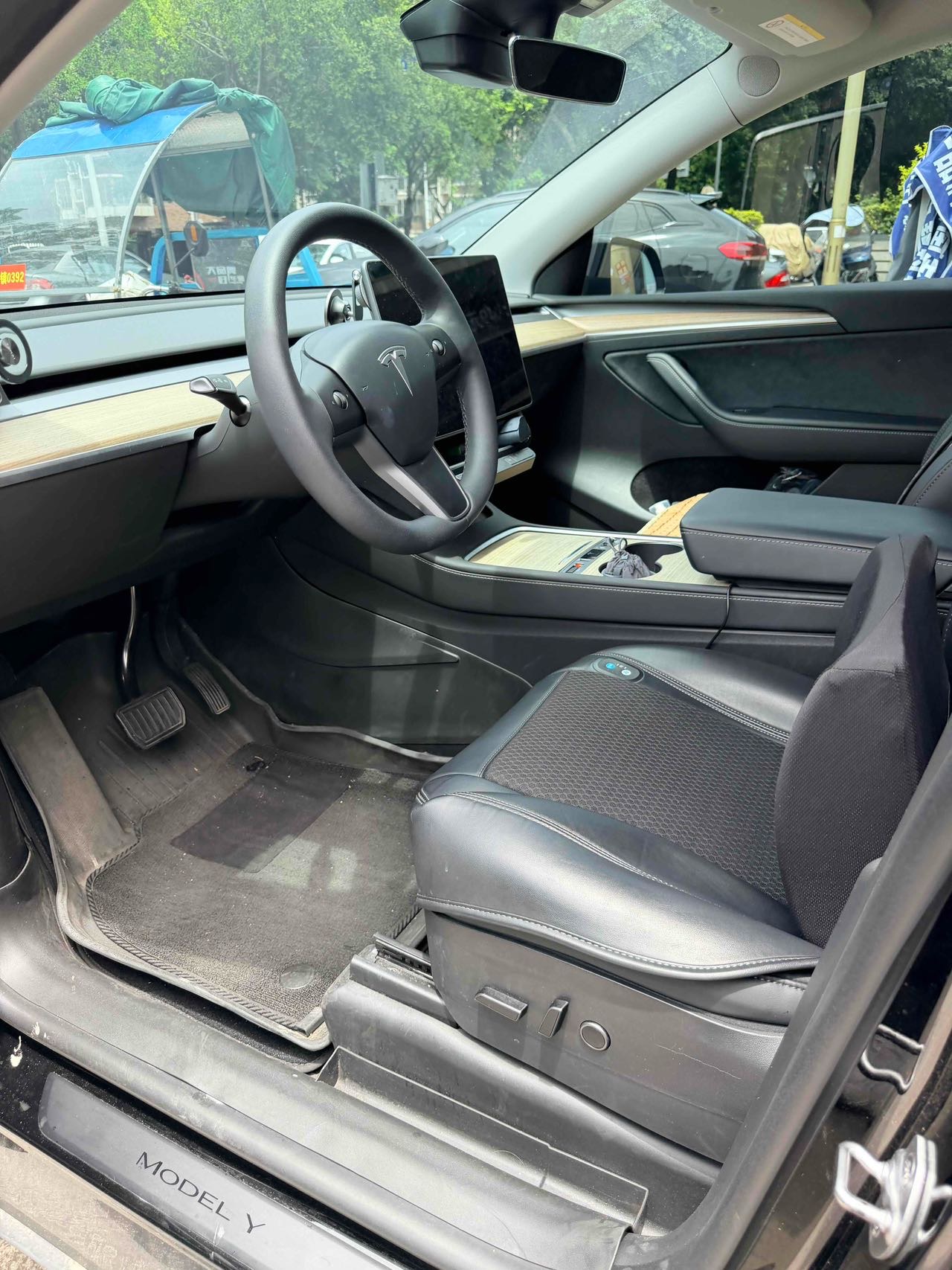 Tesla Model Y 2023 car image #5