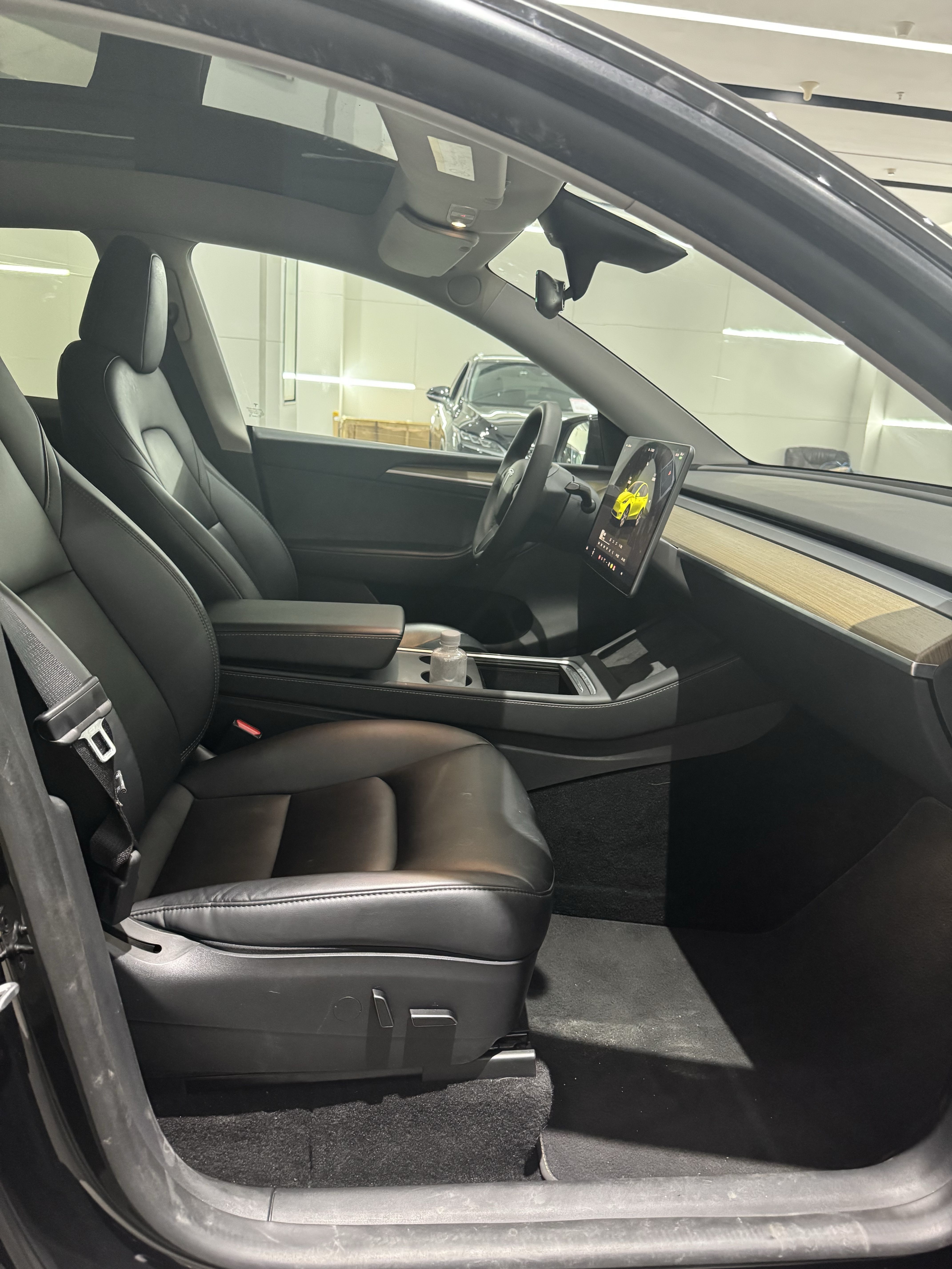 Tesla Model Y 2022 car image #10