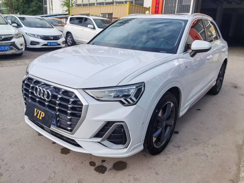 Audi Q3 2021 car image #2