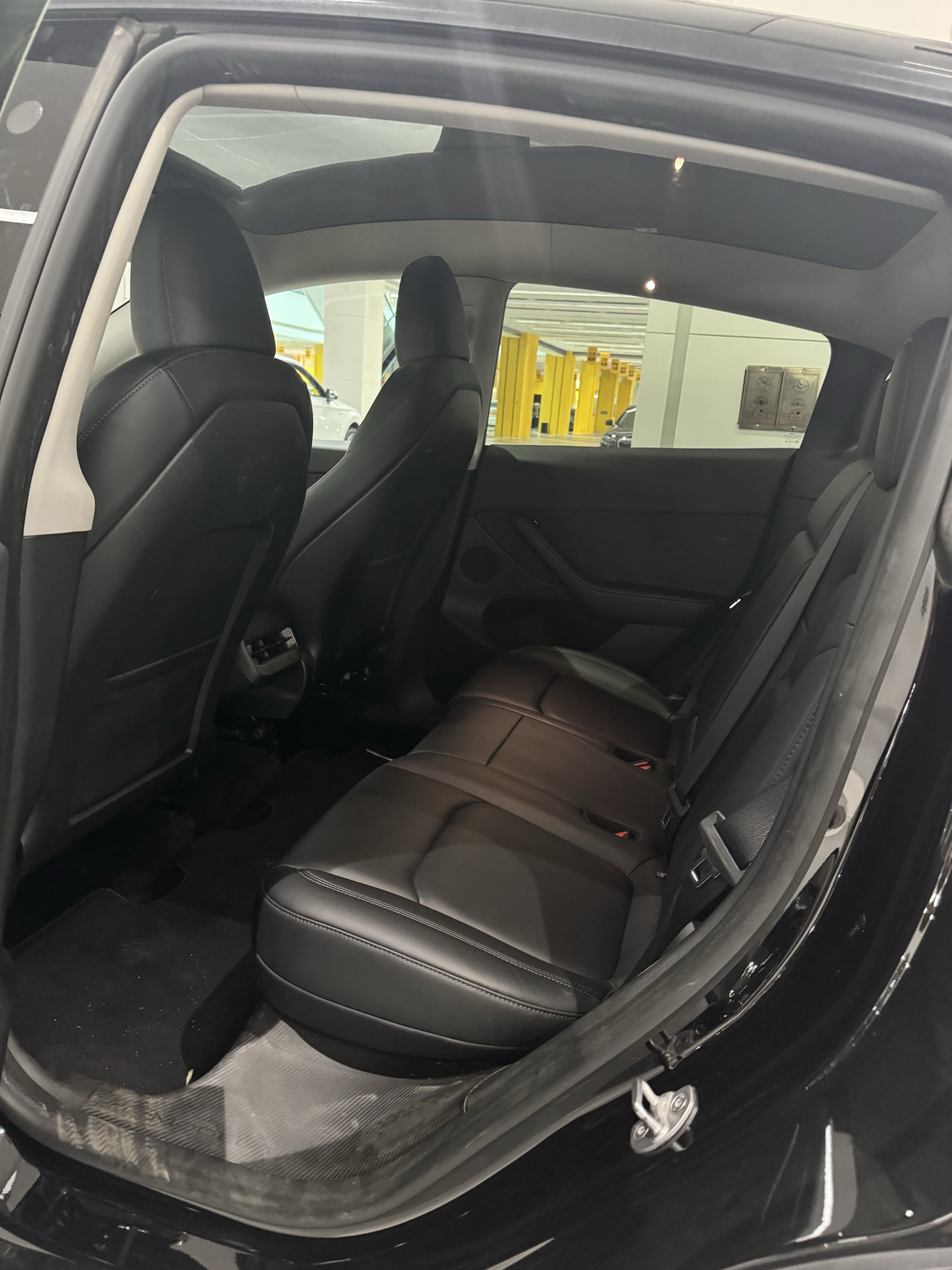 Tesla Model Y 2022 car image #11
