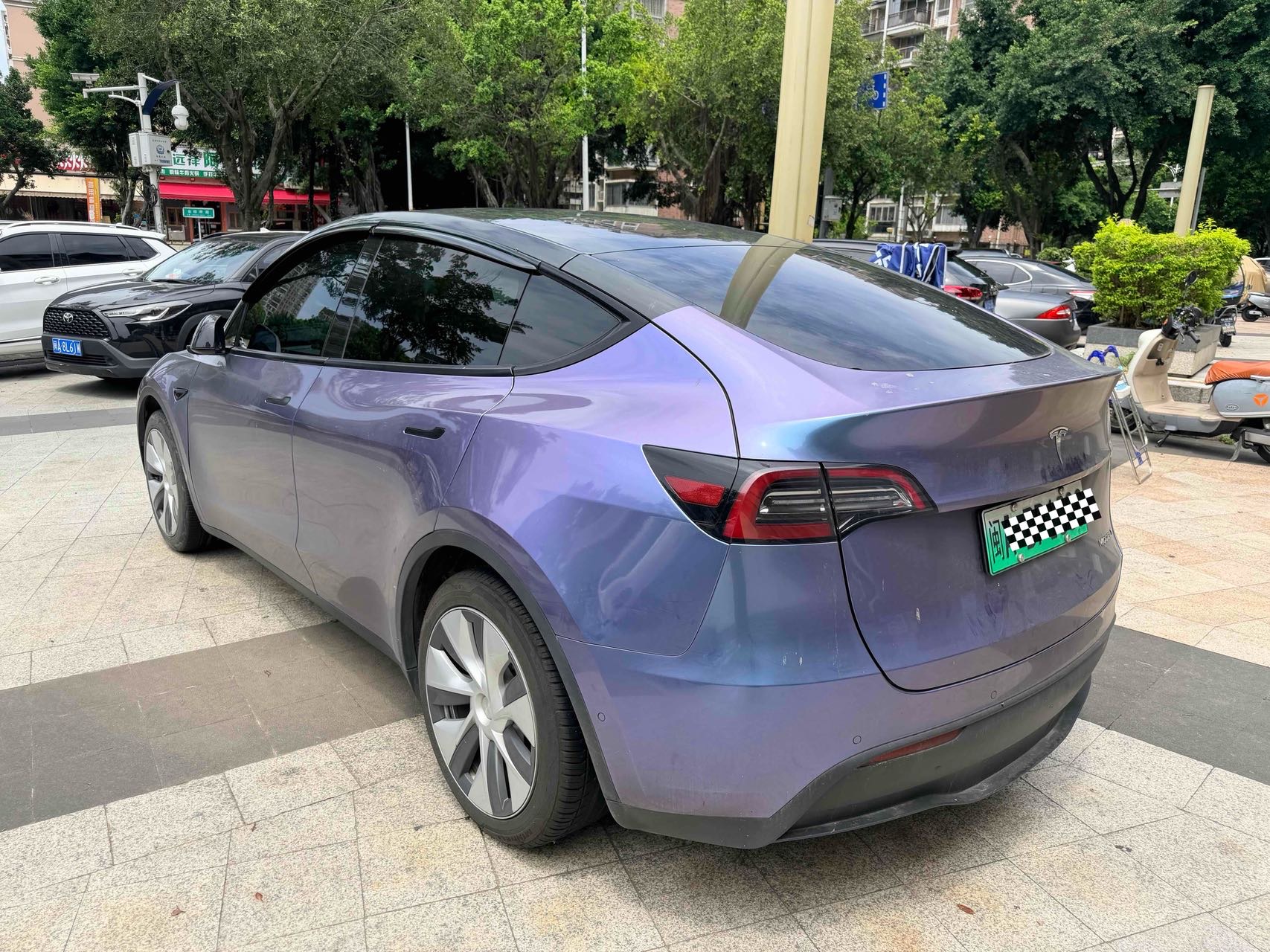 Tesla Model Y 2023 car image #11