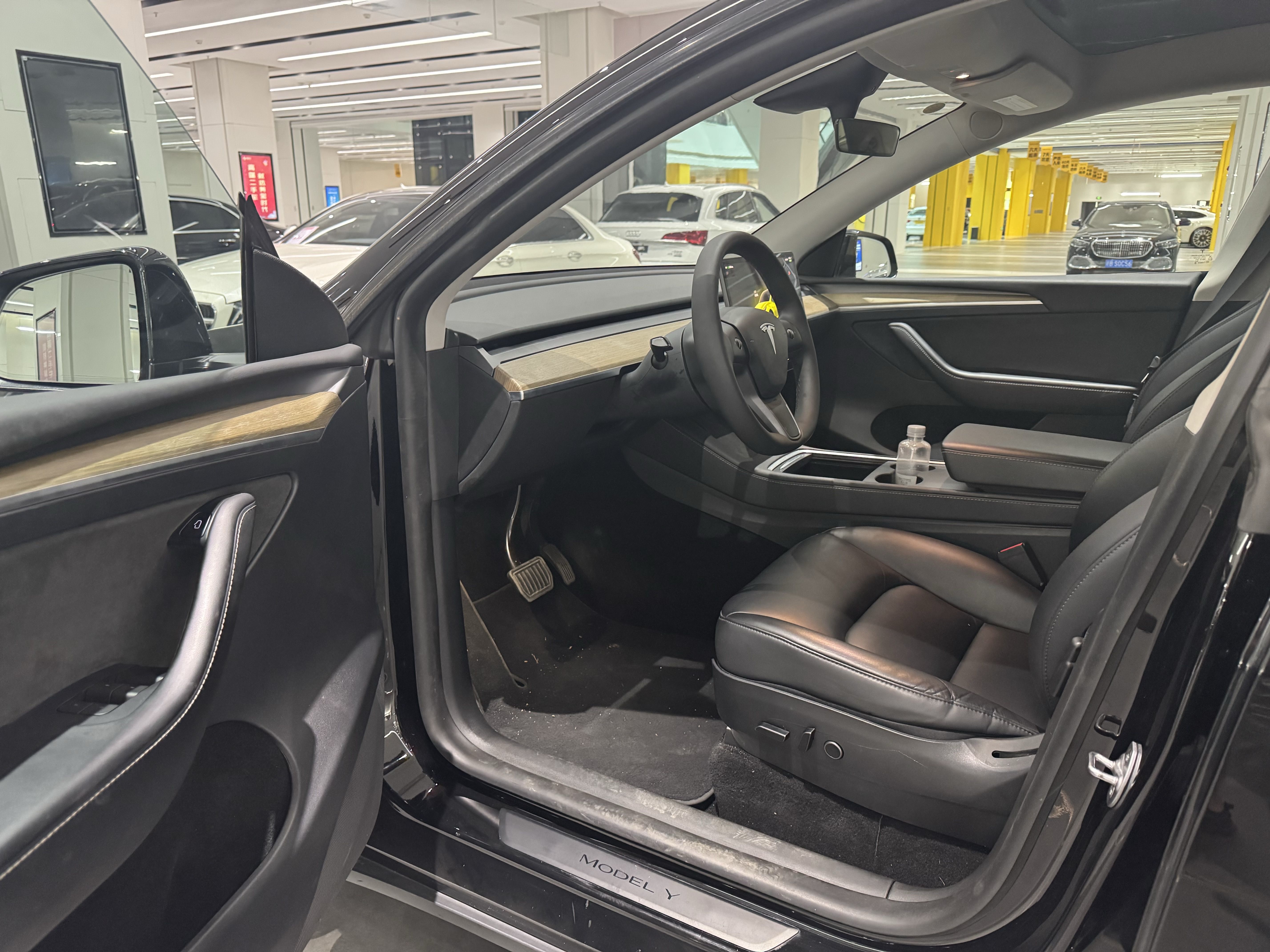 Tesla Model Y 2022 car image #9