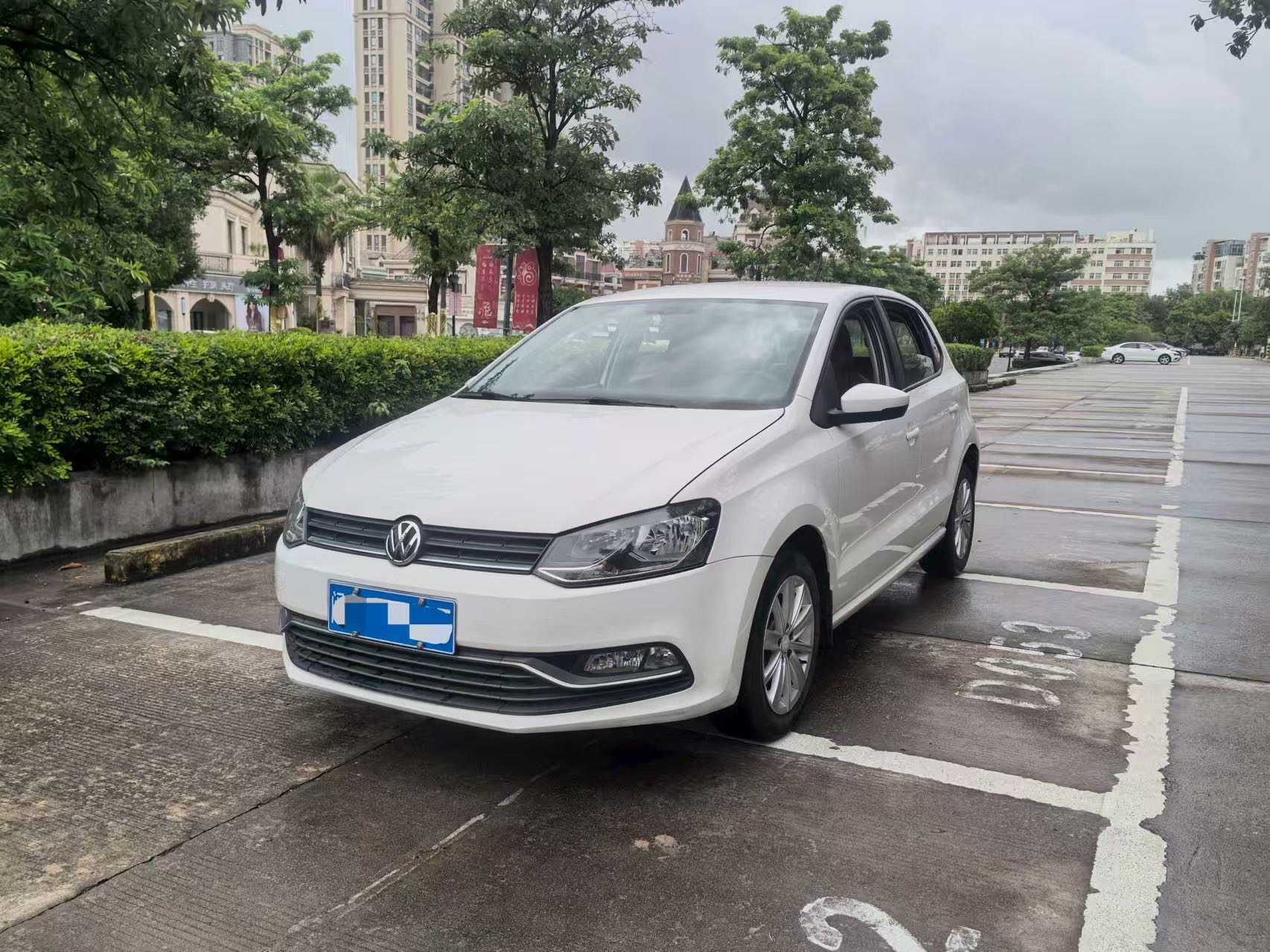 Volkswagen Polo 2015 car image #2