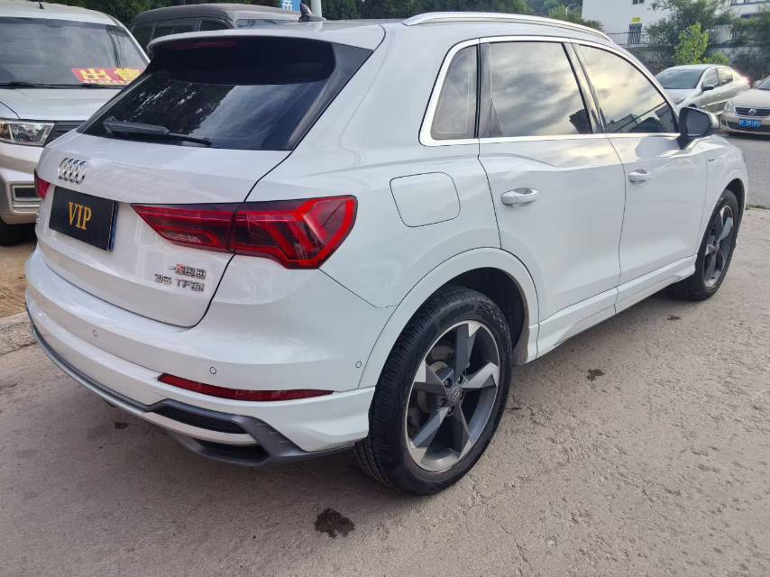 Audi Q3 2021 car image #11