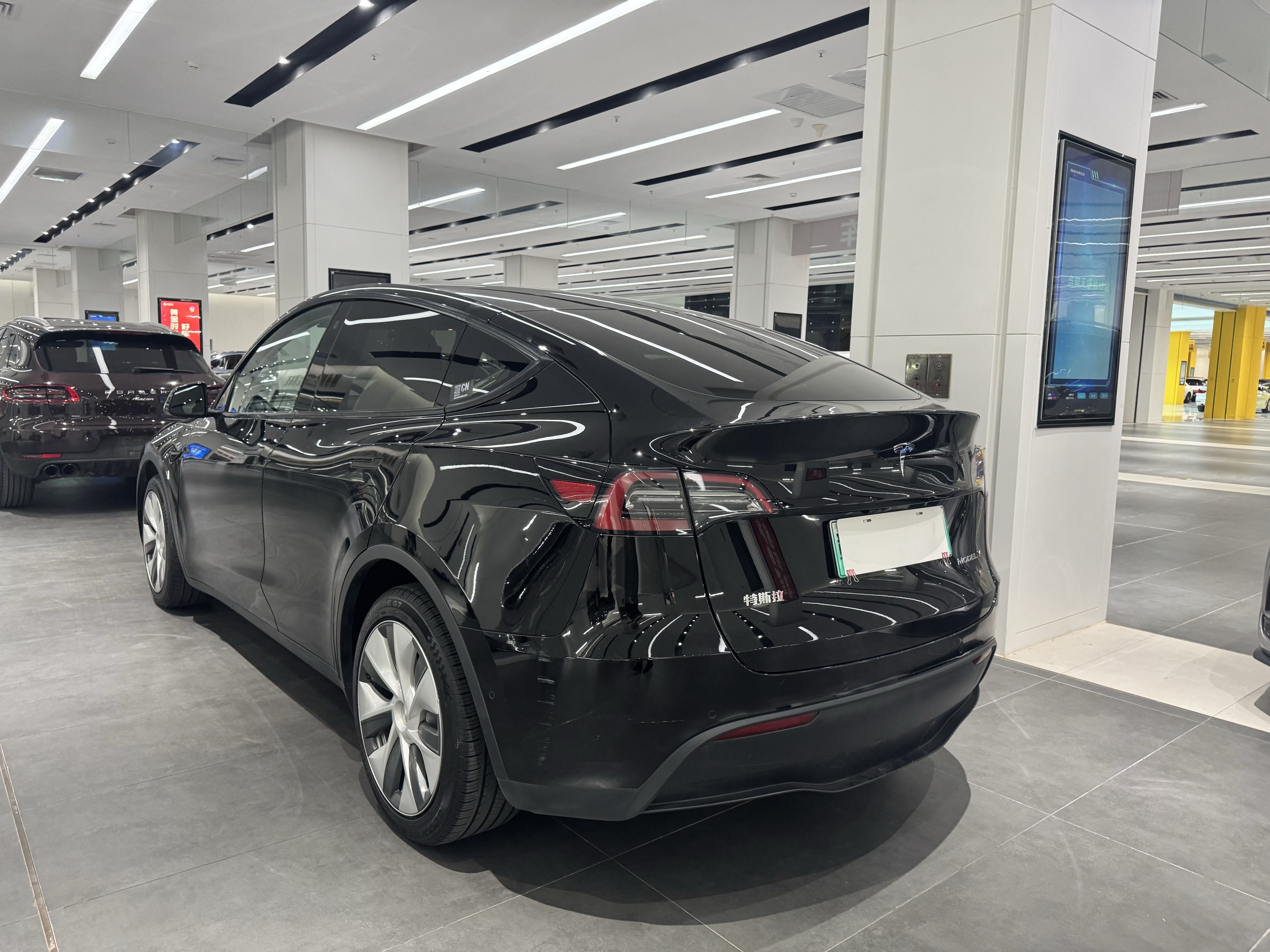 Tesla Model Y 2022 car image #6