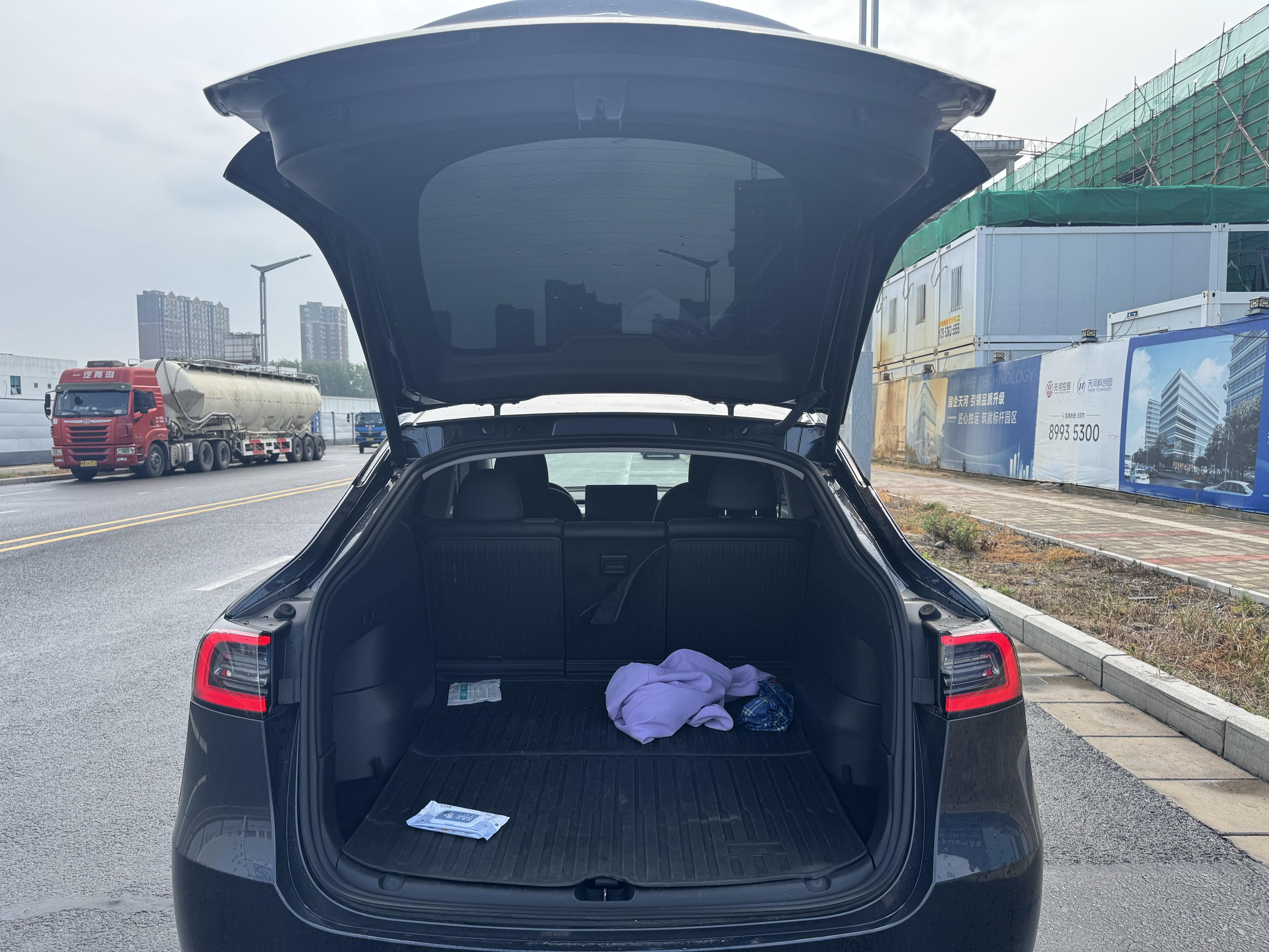 Tesla Model Y 2024 car image #12