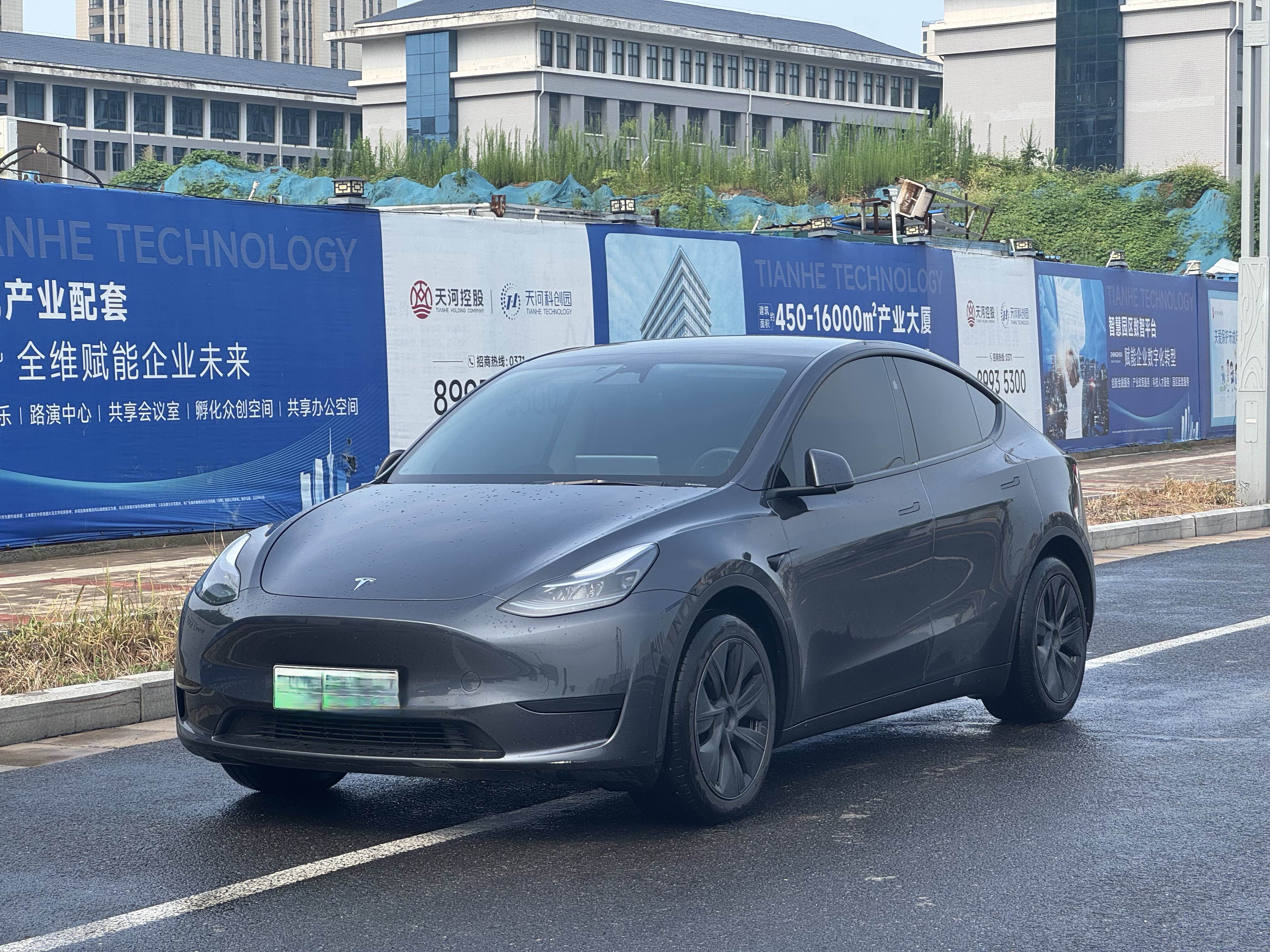 Tesla Model Y 2024 car image #2