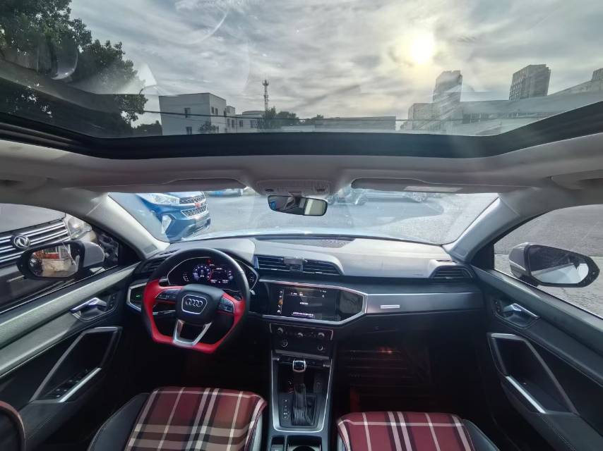 Audi Q3 2021 car image #6