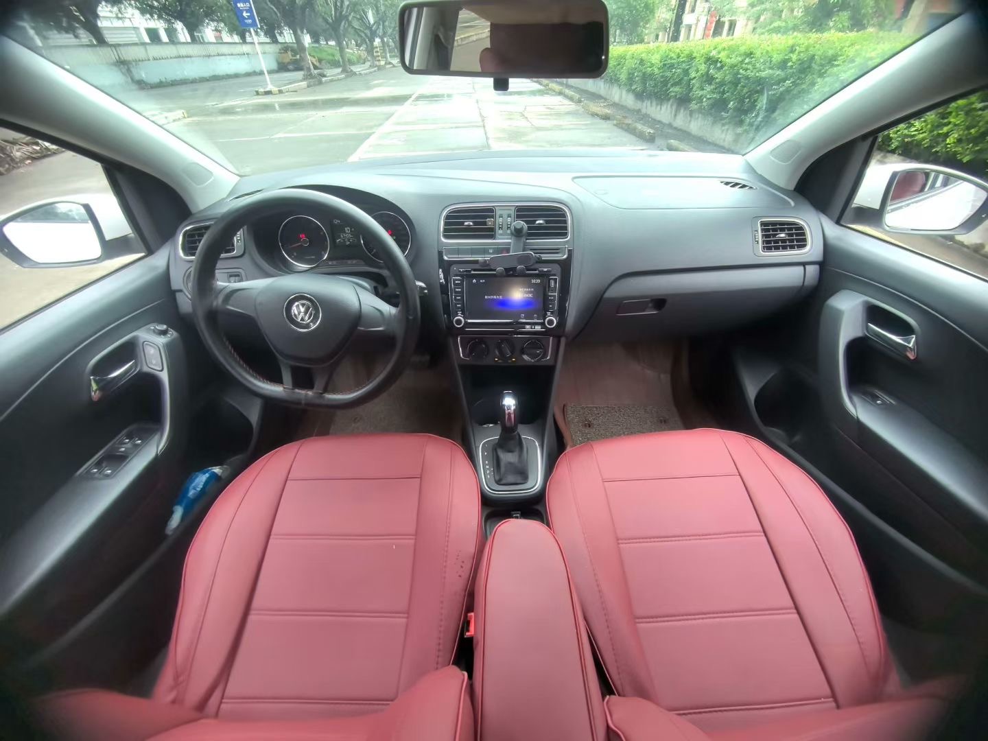 Volkswagen Polo 2015 car image #7