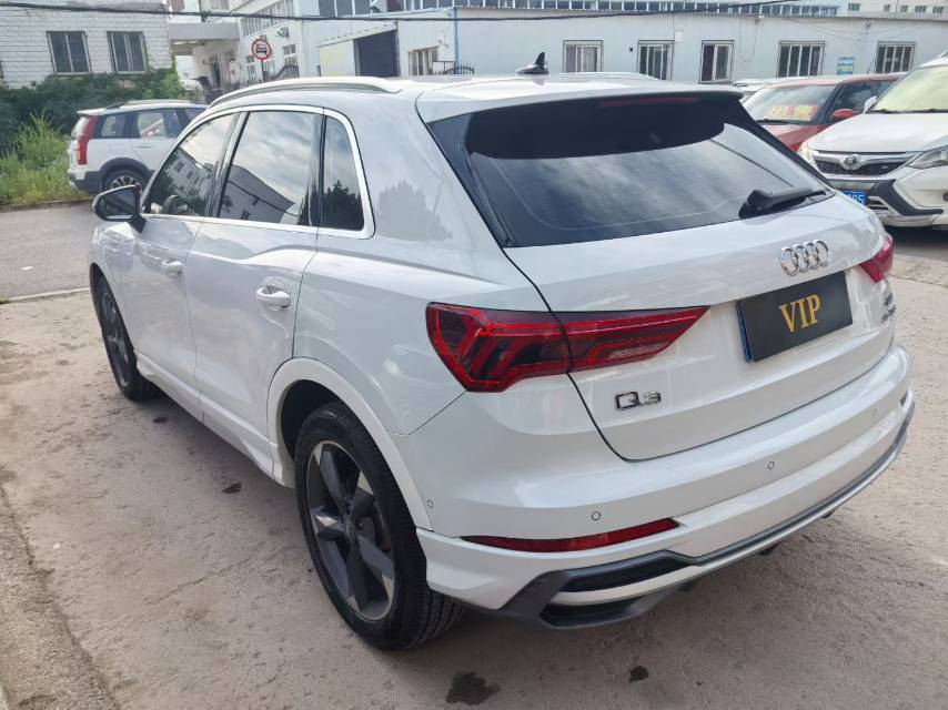 Audi Q3 2021 car image #9