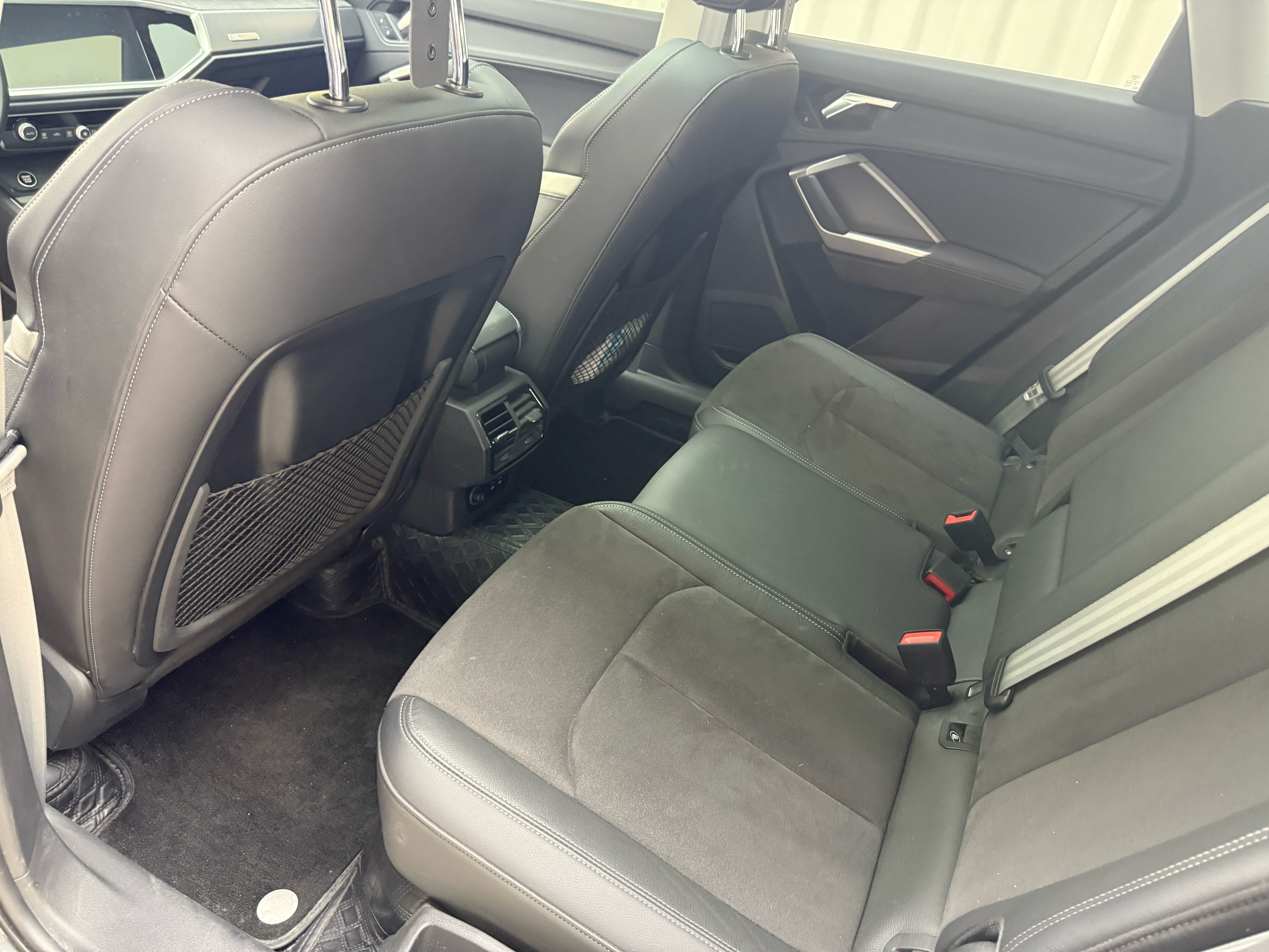 Audi Q3 2023 car image #10